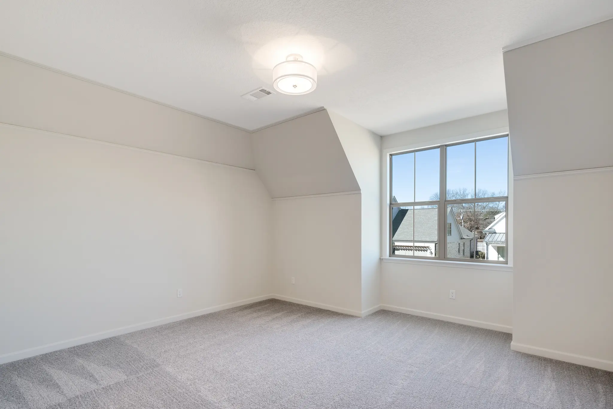 Reginald Manor - Interior Photo 16