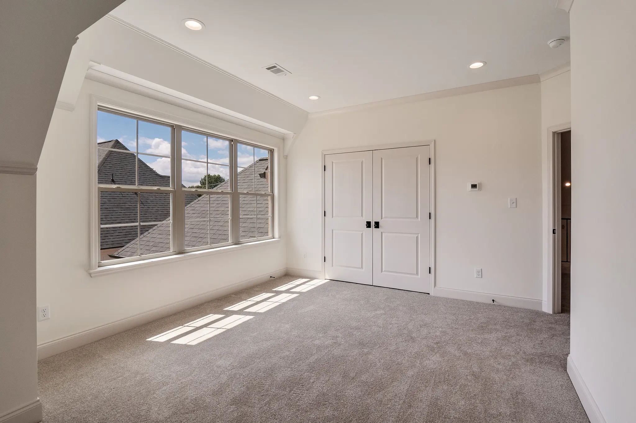 Woodbridge - Interior Photo 12