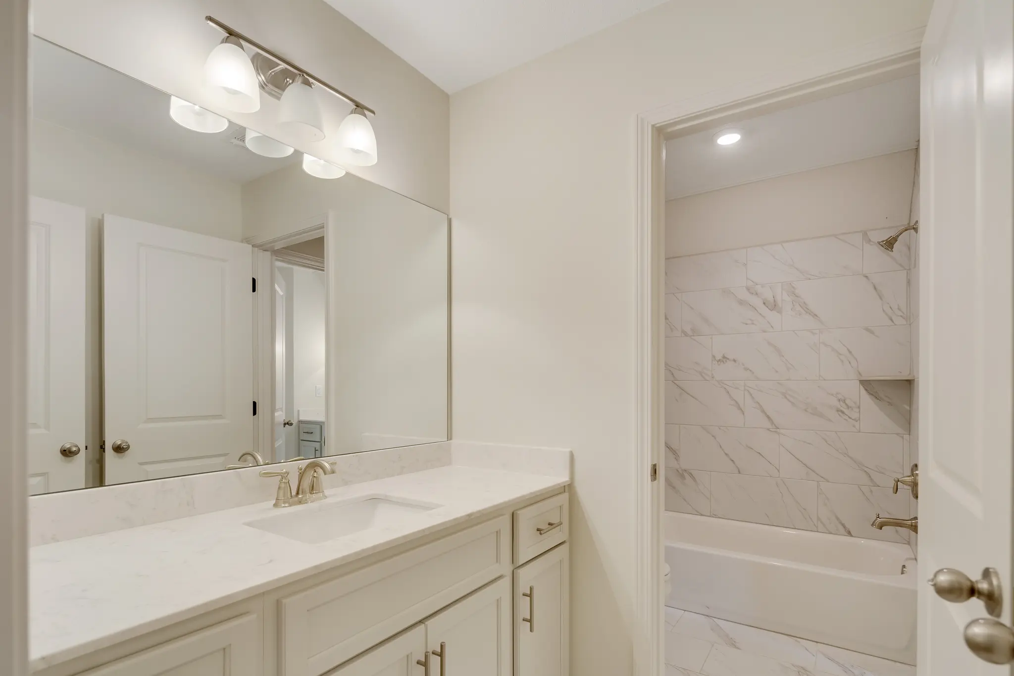 Ashford - Interior Photo 15
