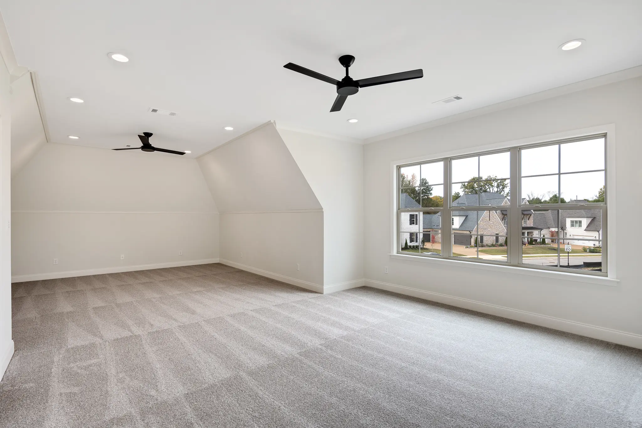 Chateau - Interior Photo 12