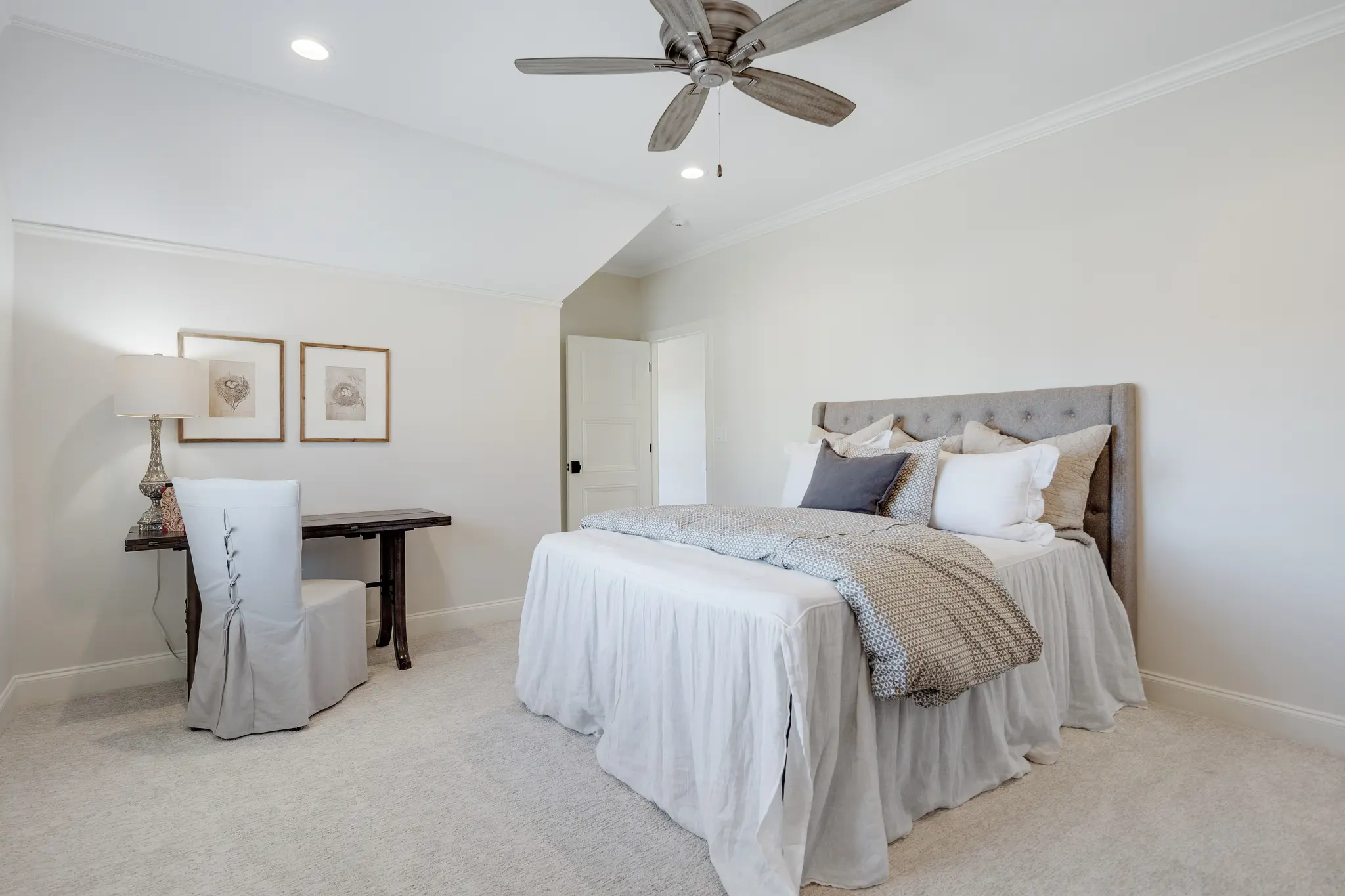 Meiomi - Interior Photo 22