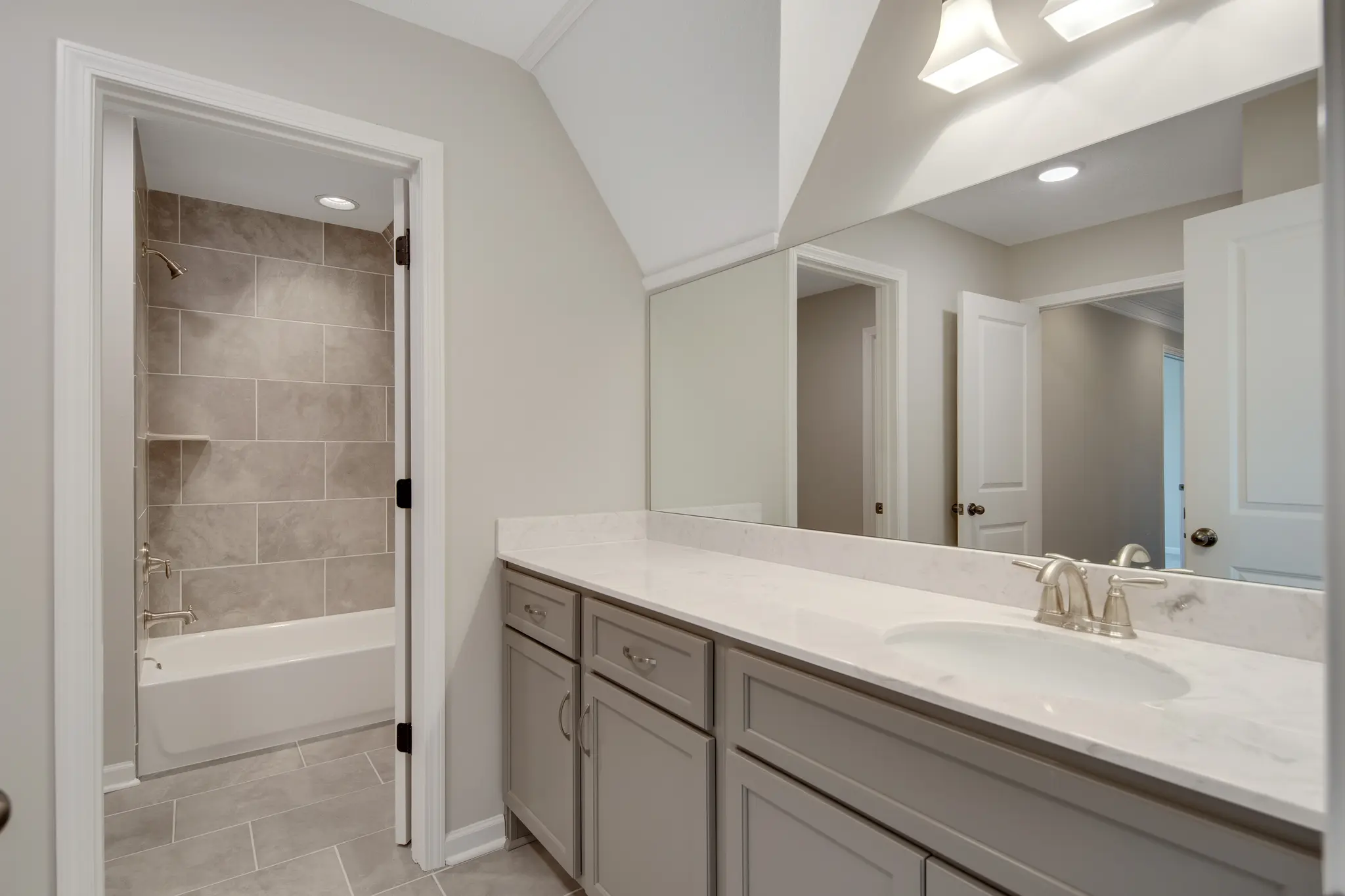 Bennett - Interior Photo 30