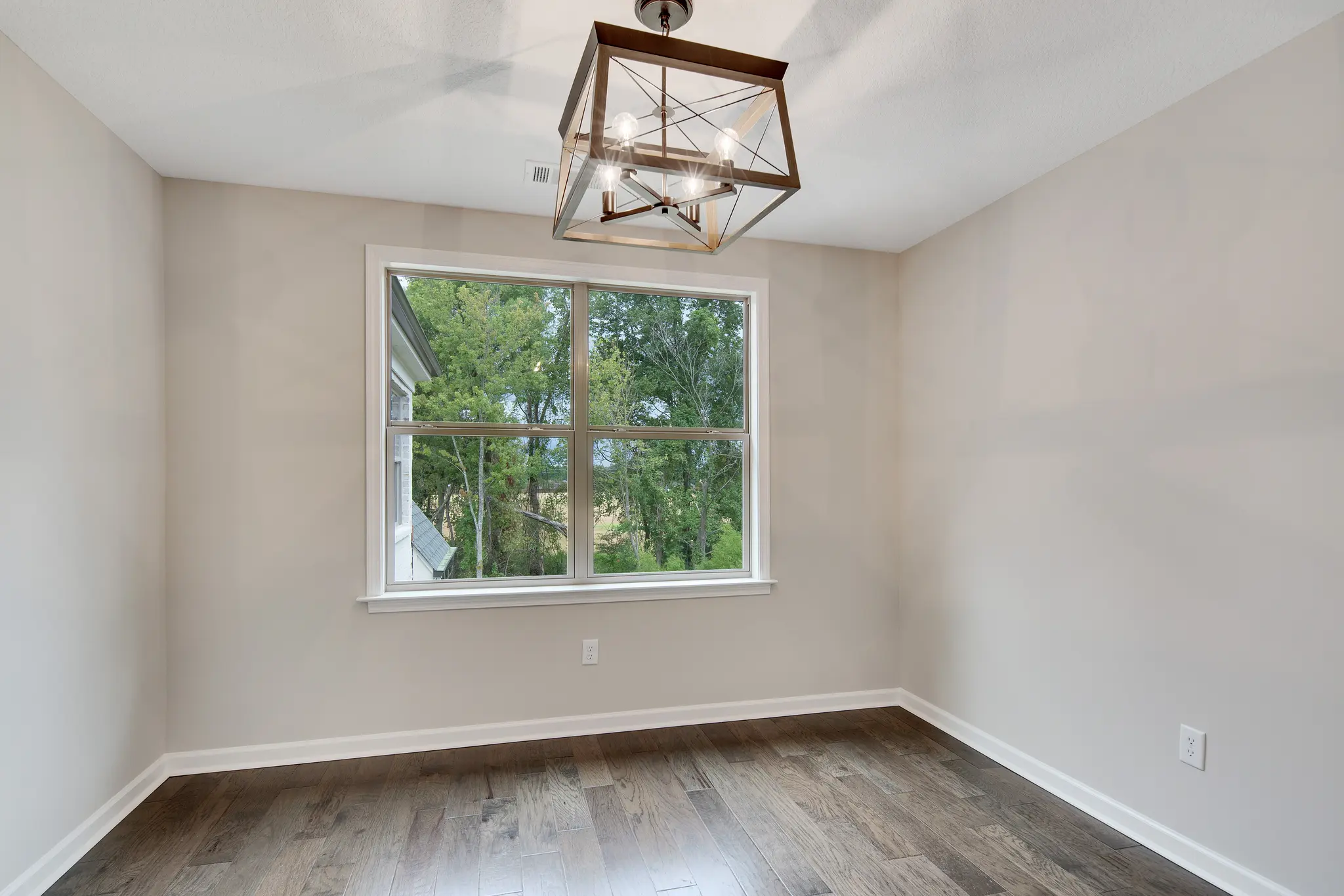 Bennett - Interior Photo 32
