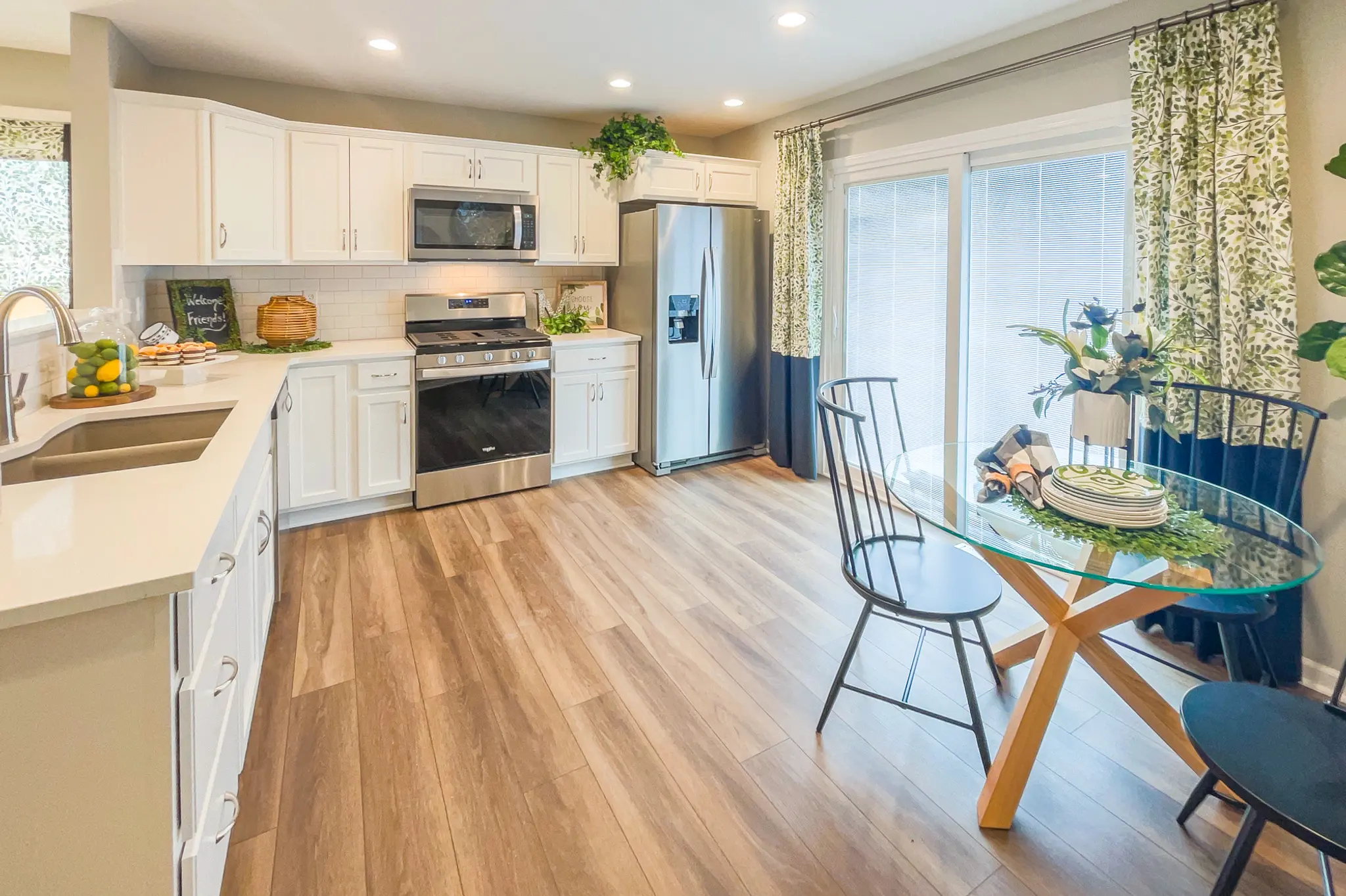 Thumbnail - 12 White Orchid Way