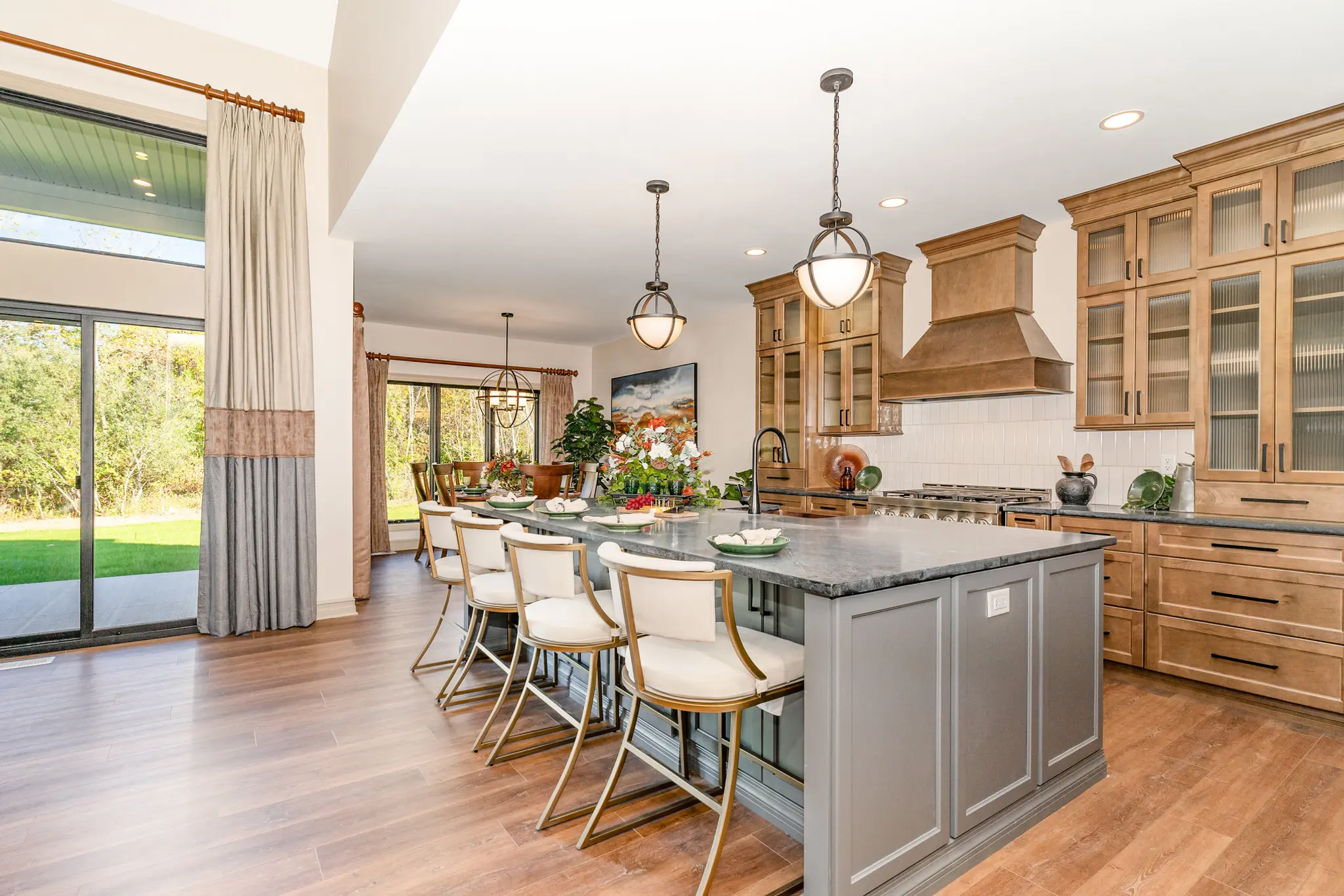 Elite X - Interior Photo 9