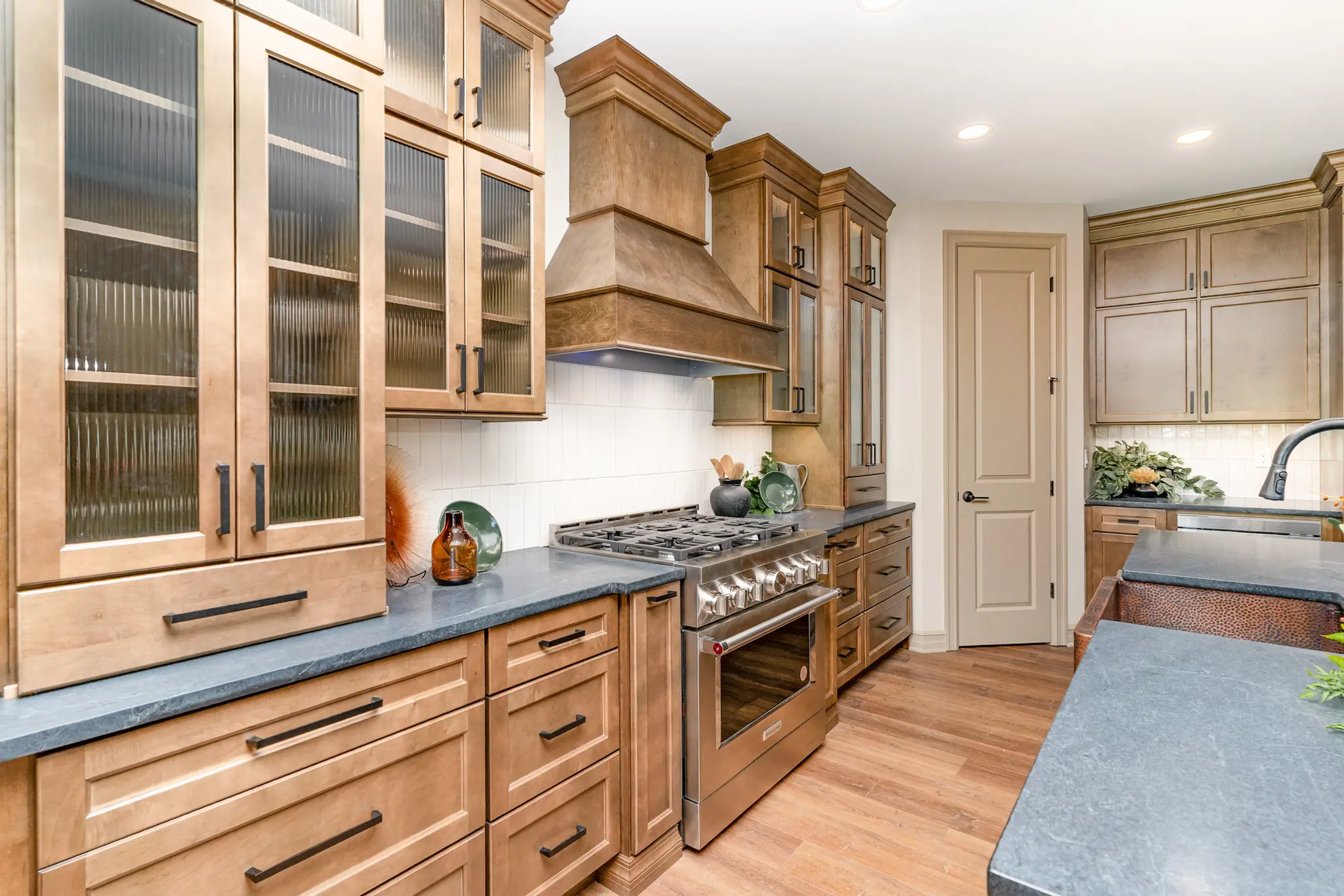 Elite X - Interior Photo 12