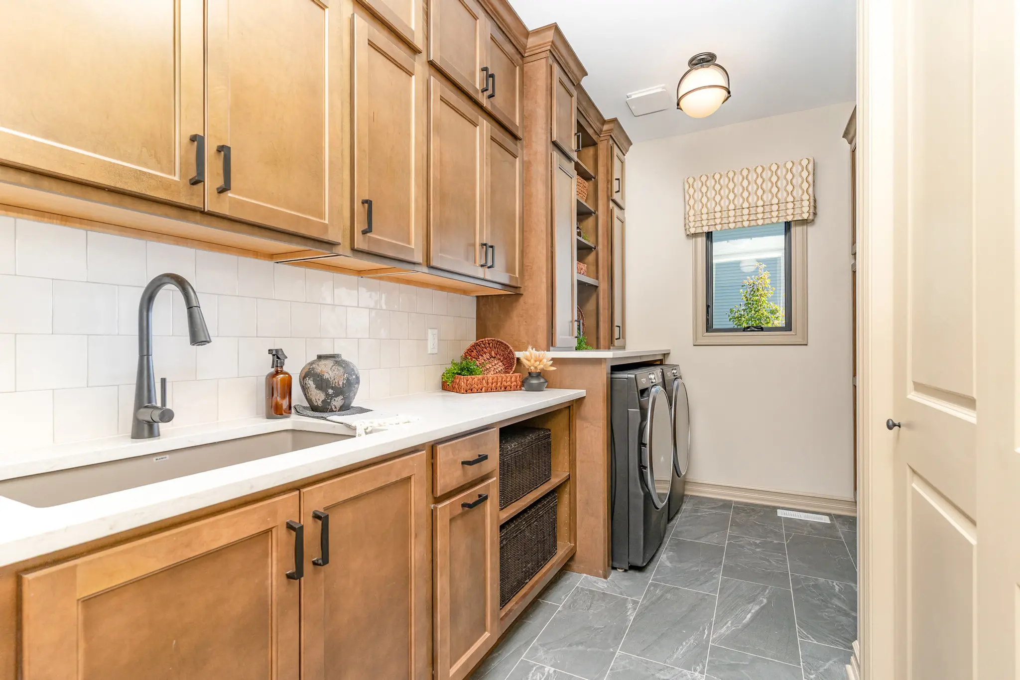 Elite X - Interior Photo 26