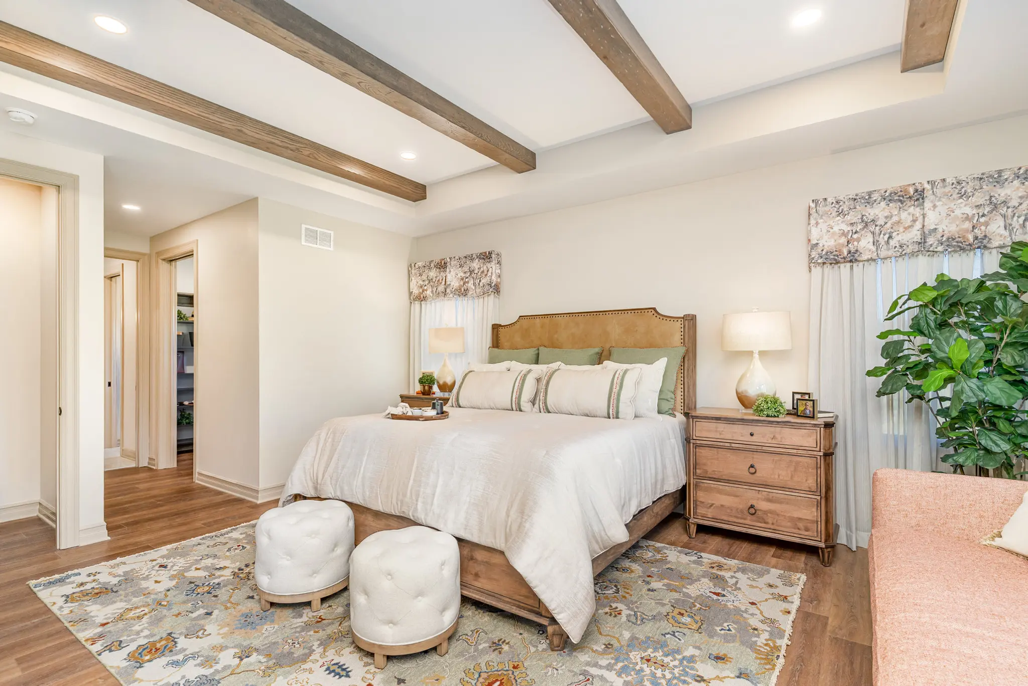 Elite X - Interior Photo 14