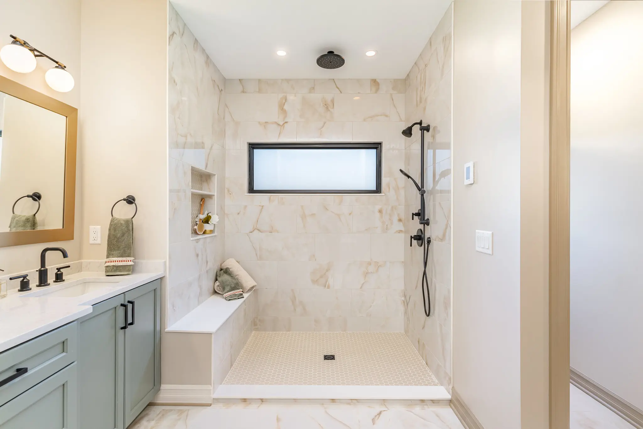 Elite X - Interior Photo 17