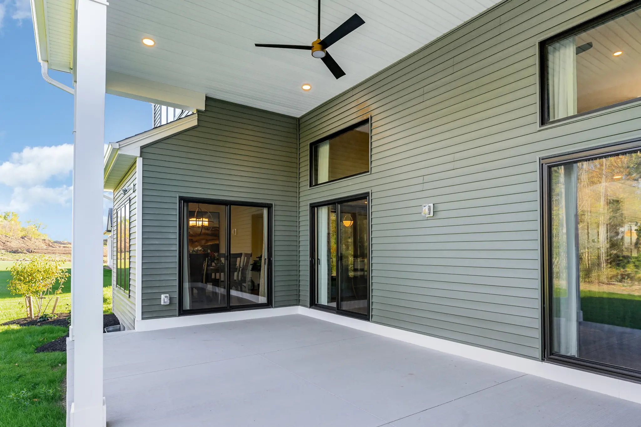 Elite X - Interior Photo 28