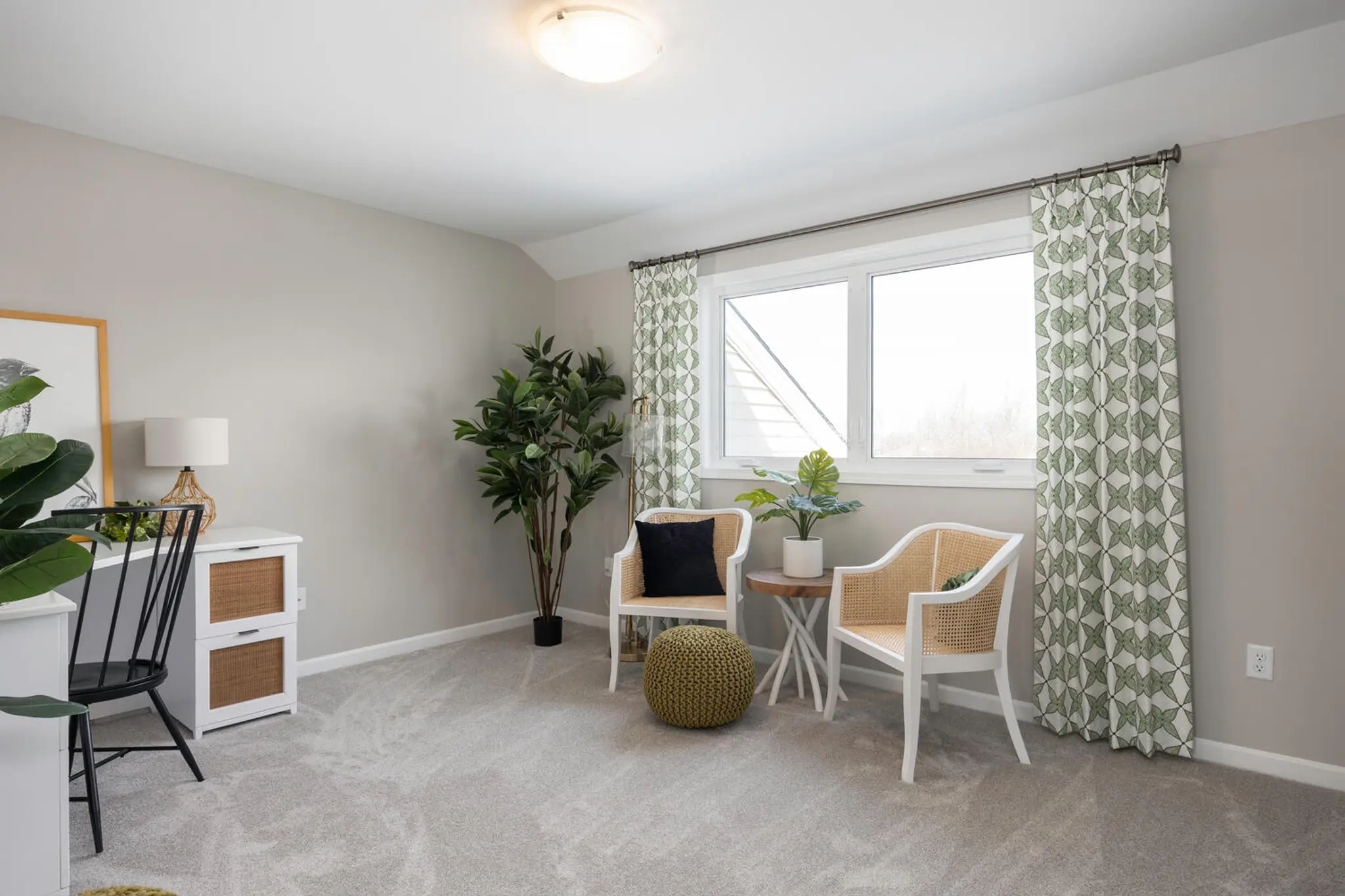 Winston - Interior Photo 15