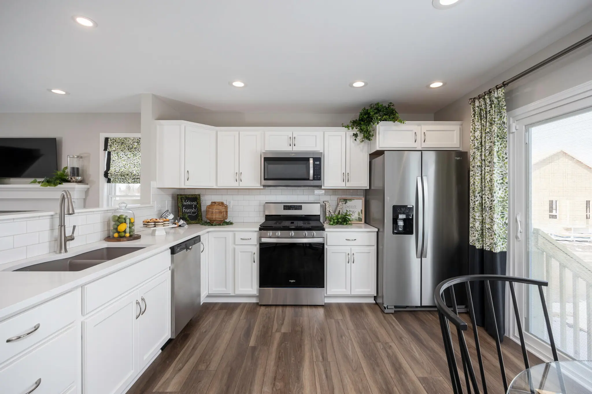 Winston - Interior Photo 8