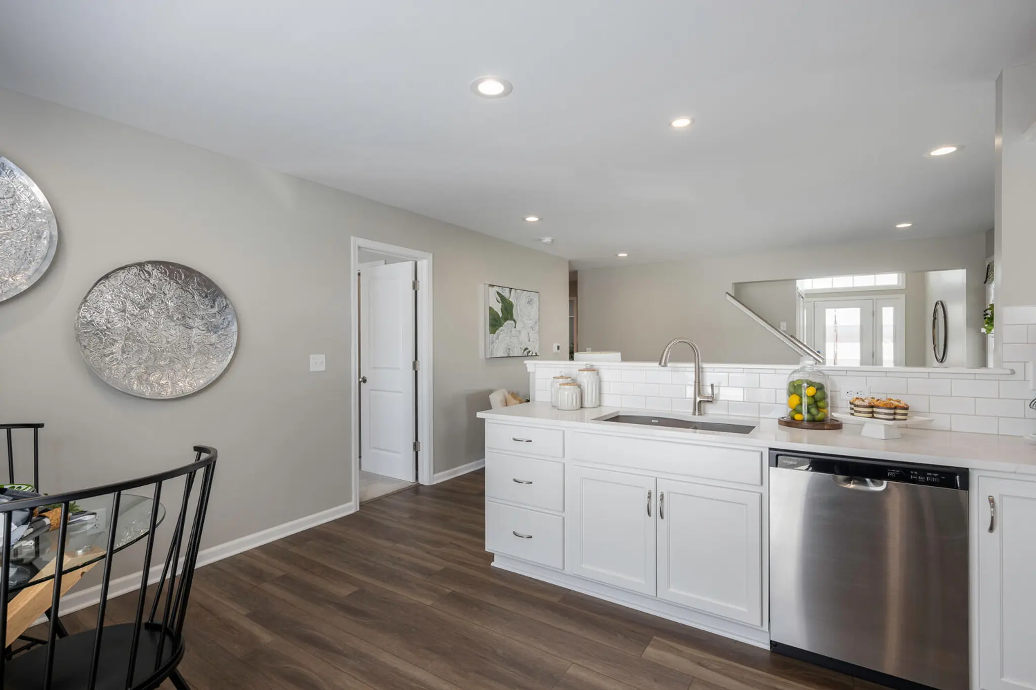 Winston - Interior Photo 9