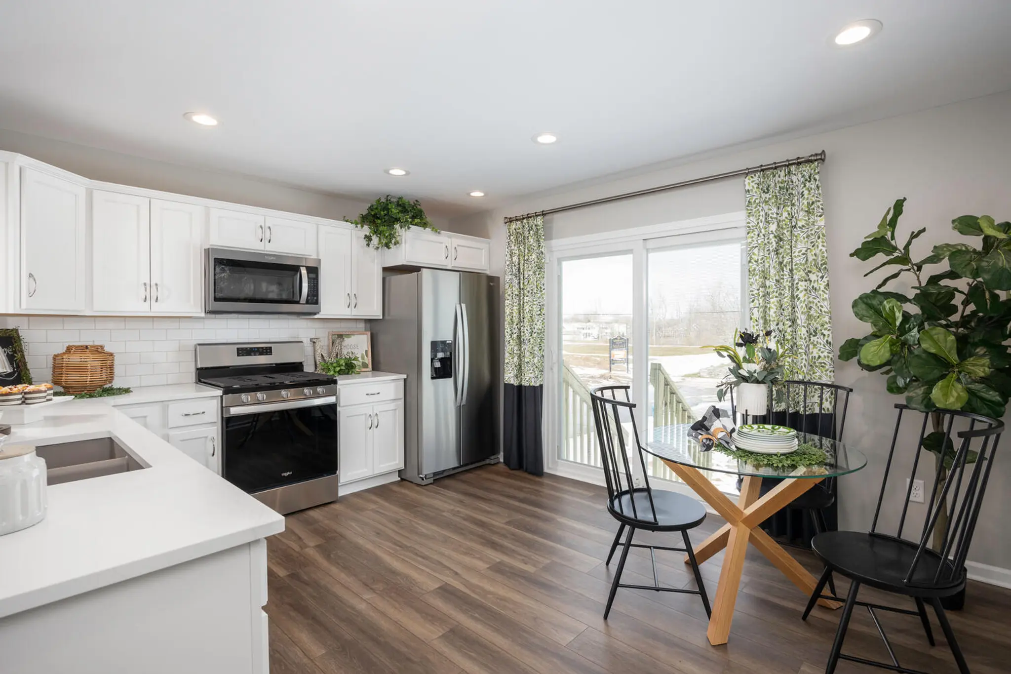 Winston - Interior Photo 7