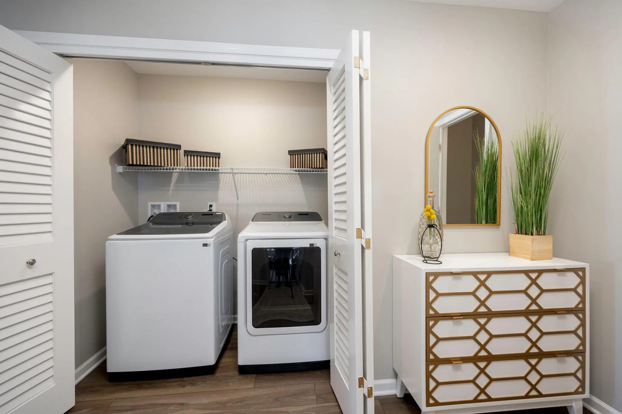 Winston - Interior Photo 13