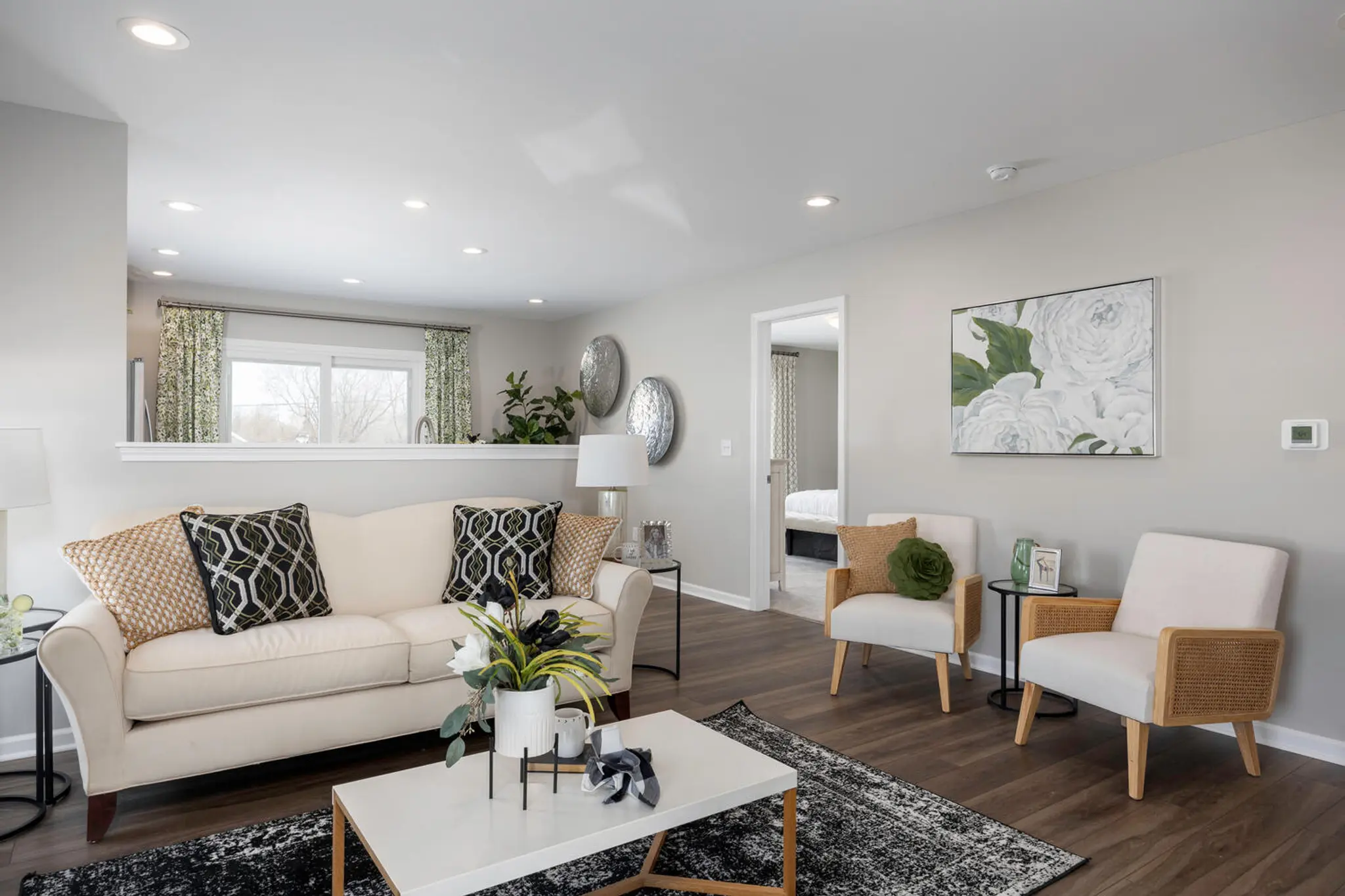 Winston - Interior Photo 6