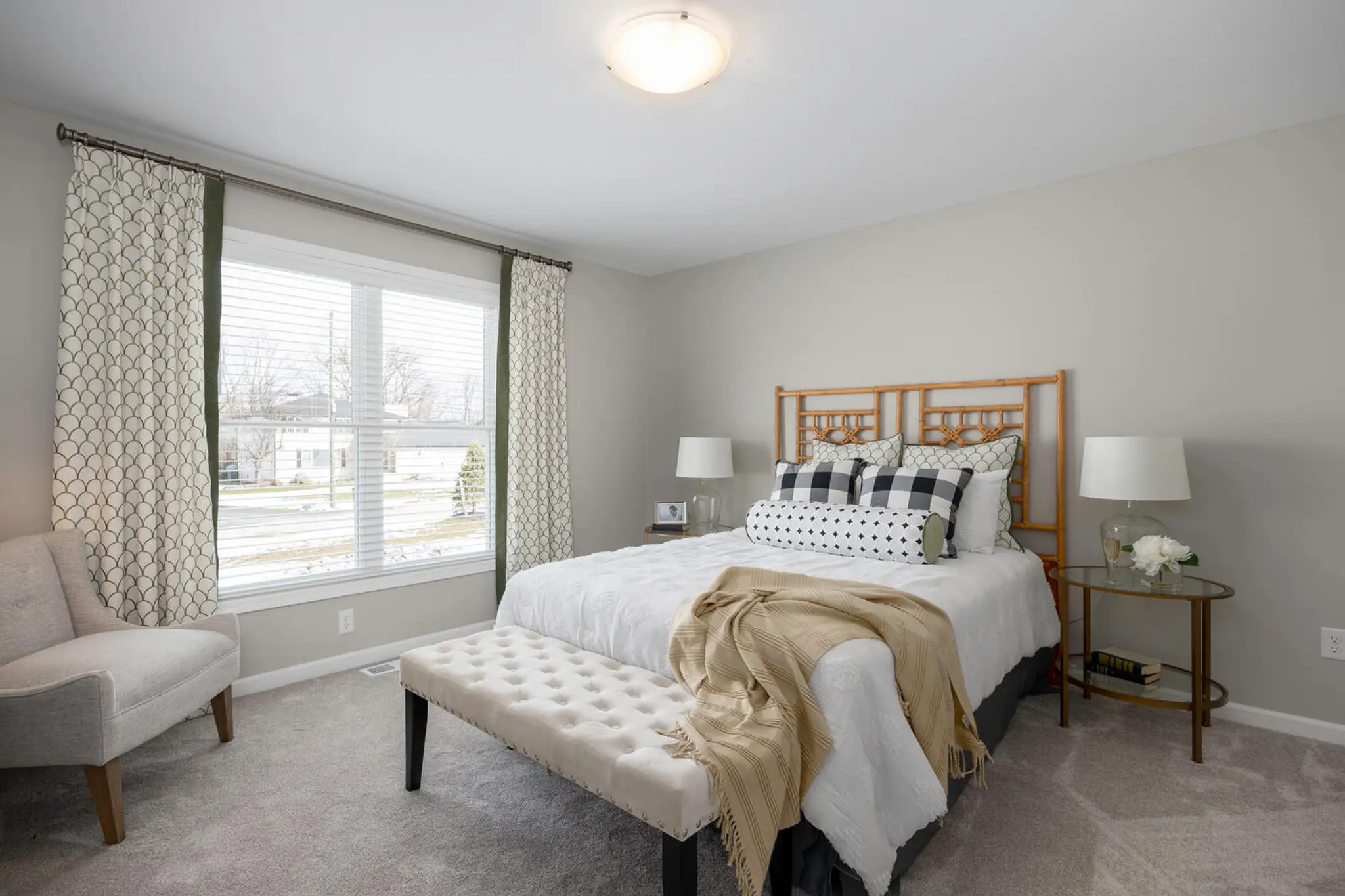 Winston - Interior Photo 10