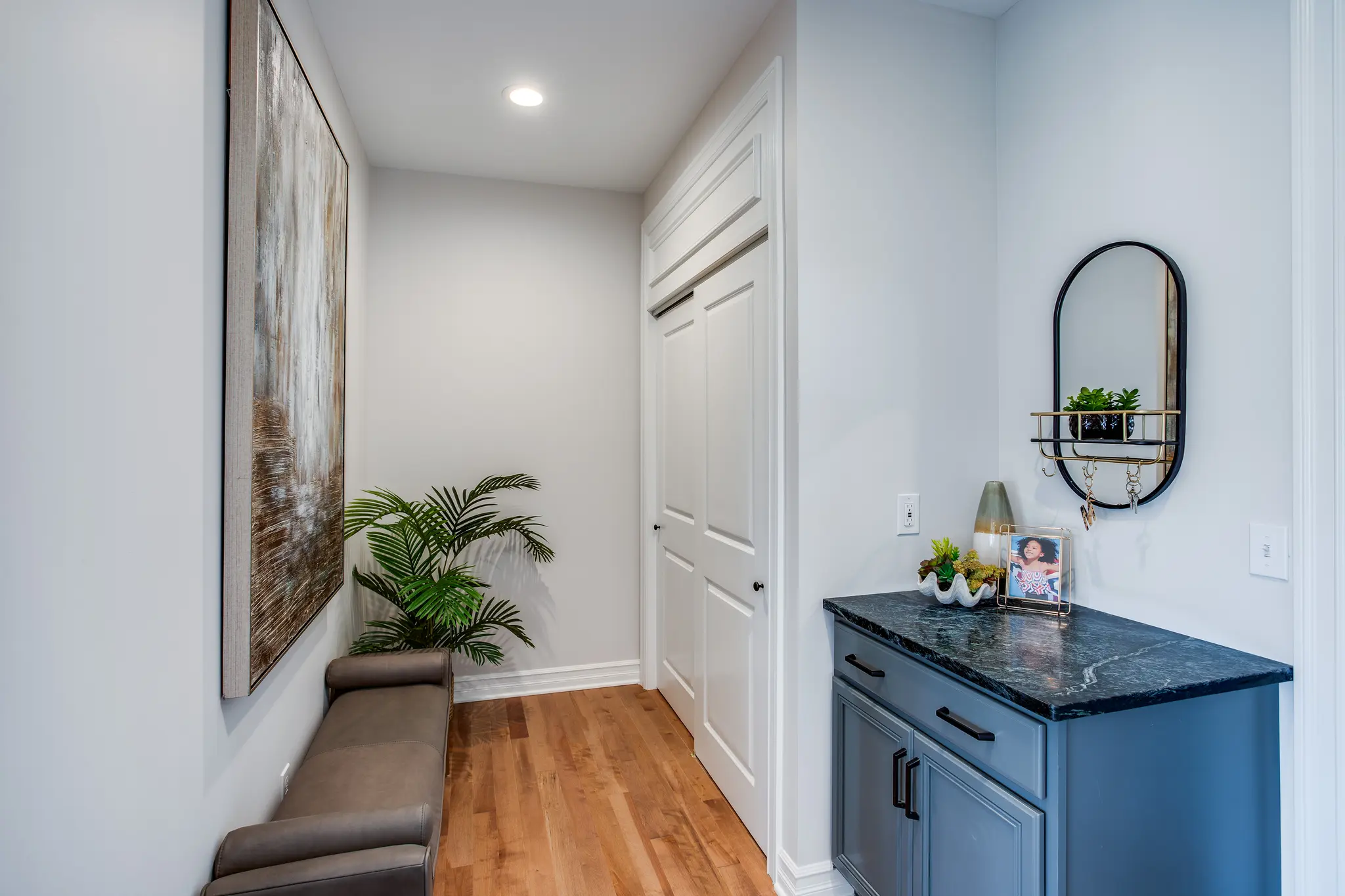 Advantage X - Interior Photo 24