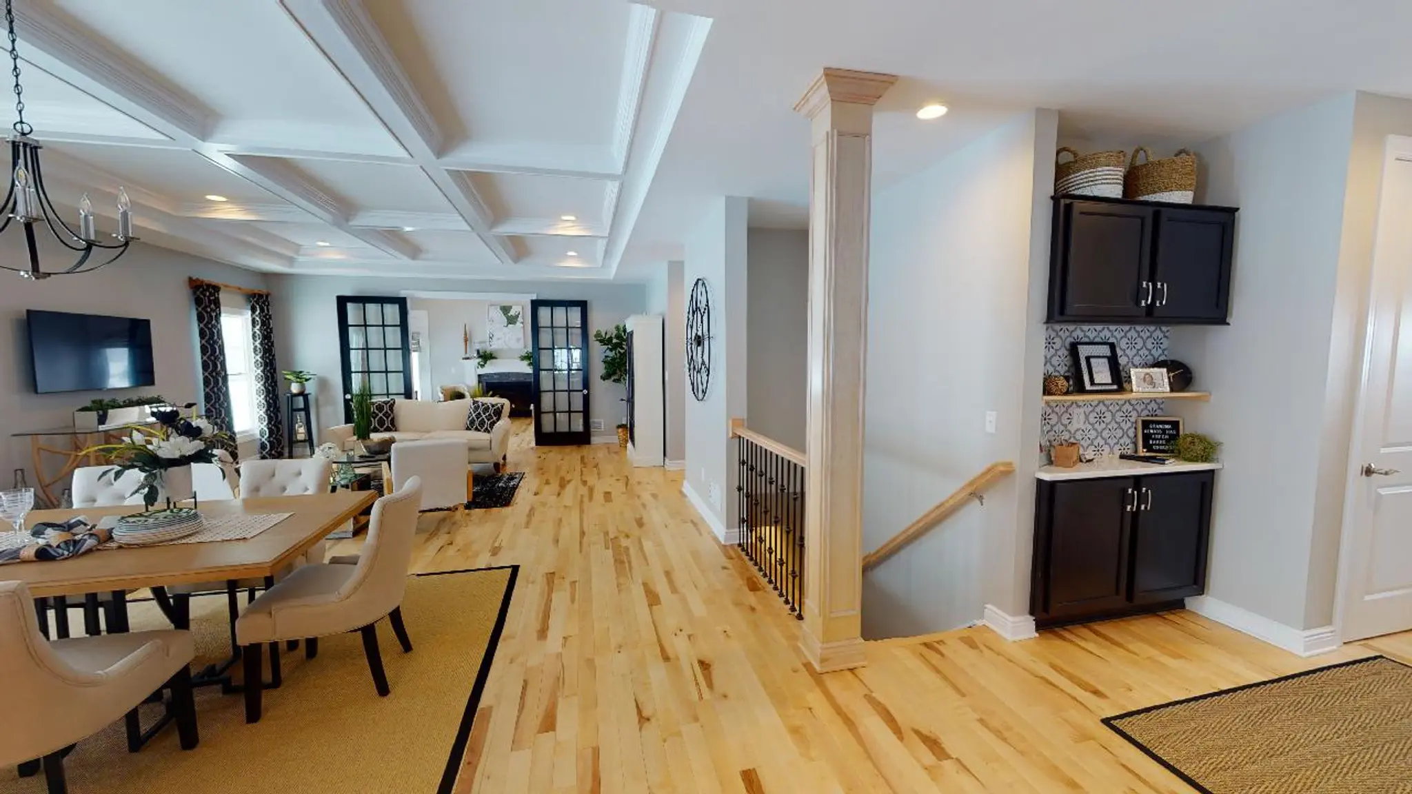 Patio B - Interior Photo 6