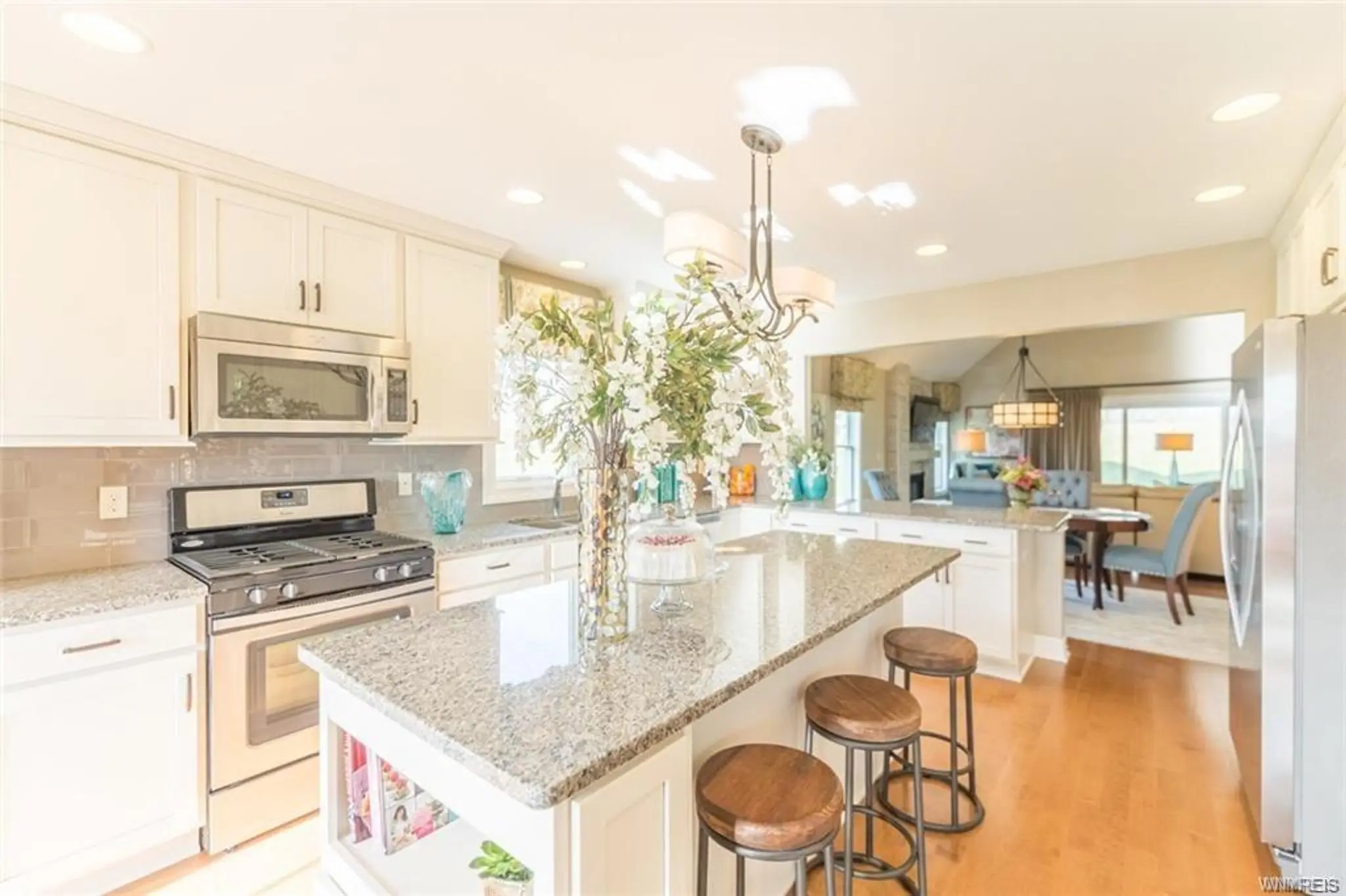 Avalon - Interior Photo 3