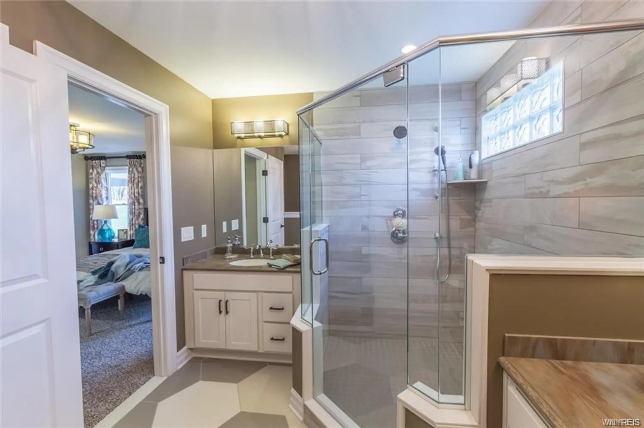 Avalon - Interior Photo 12