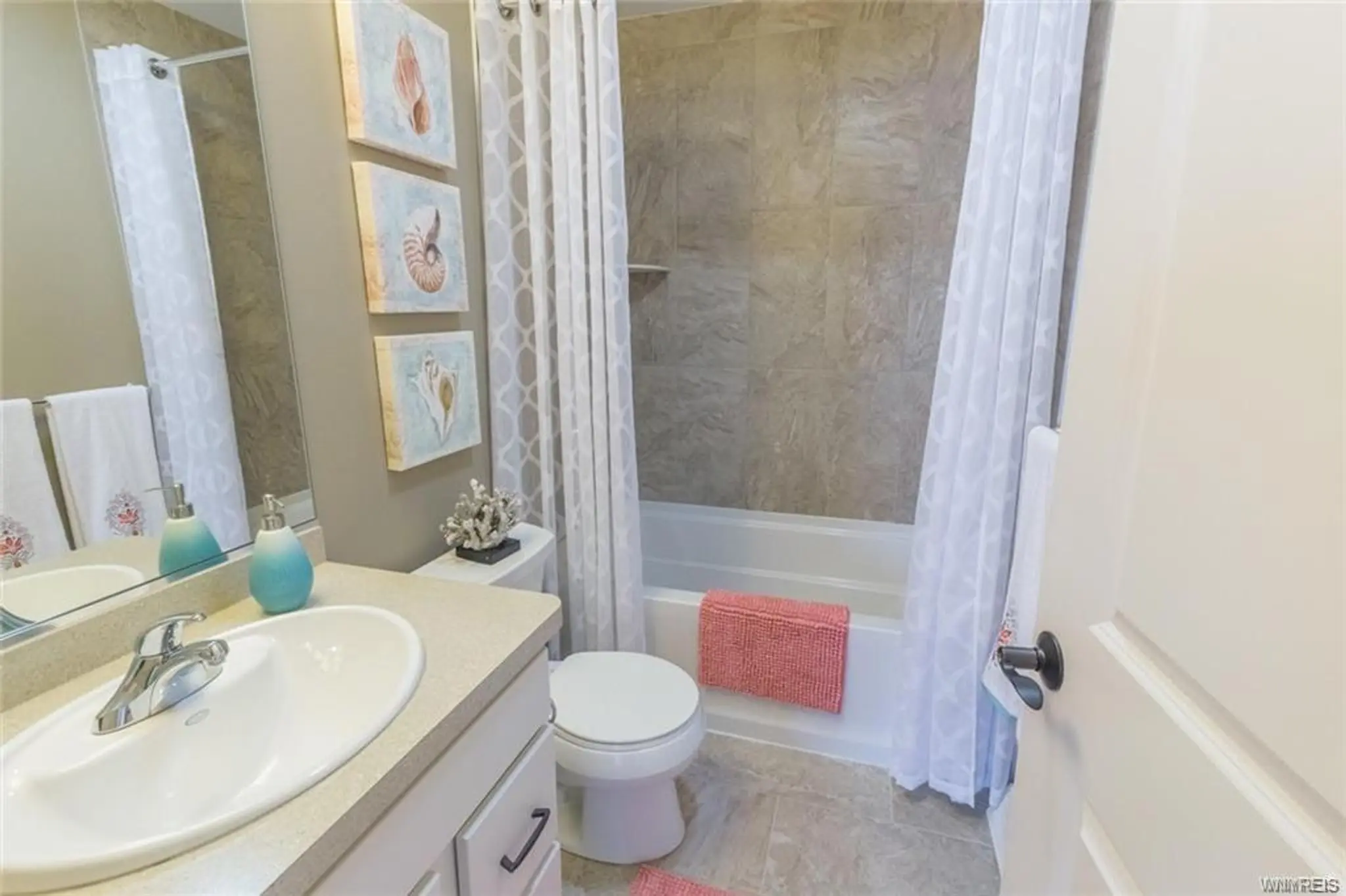 Avalon - Interior Photo 15