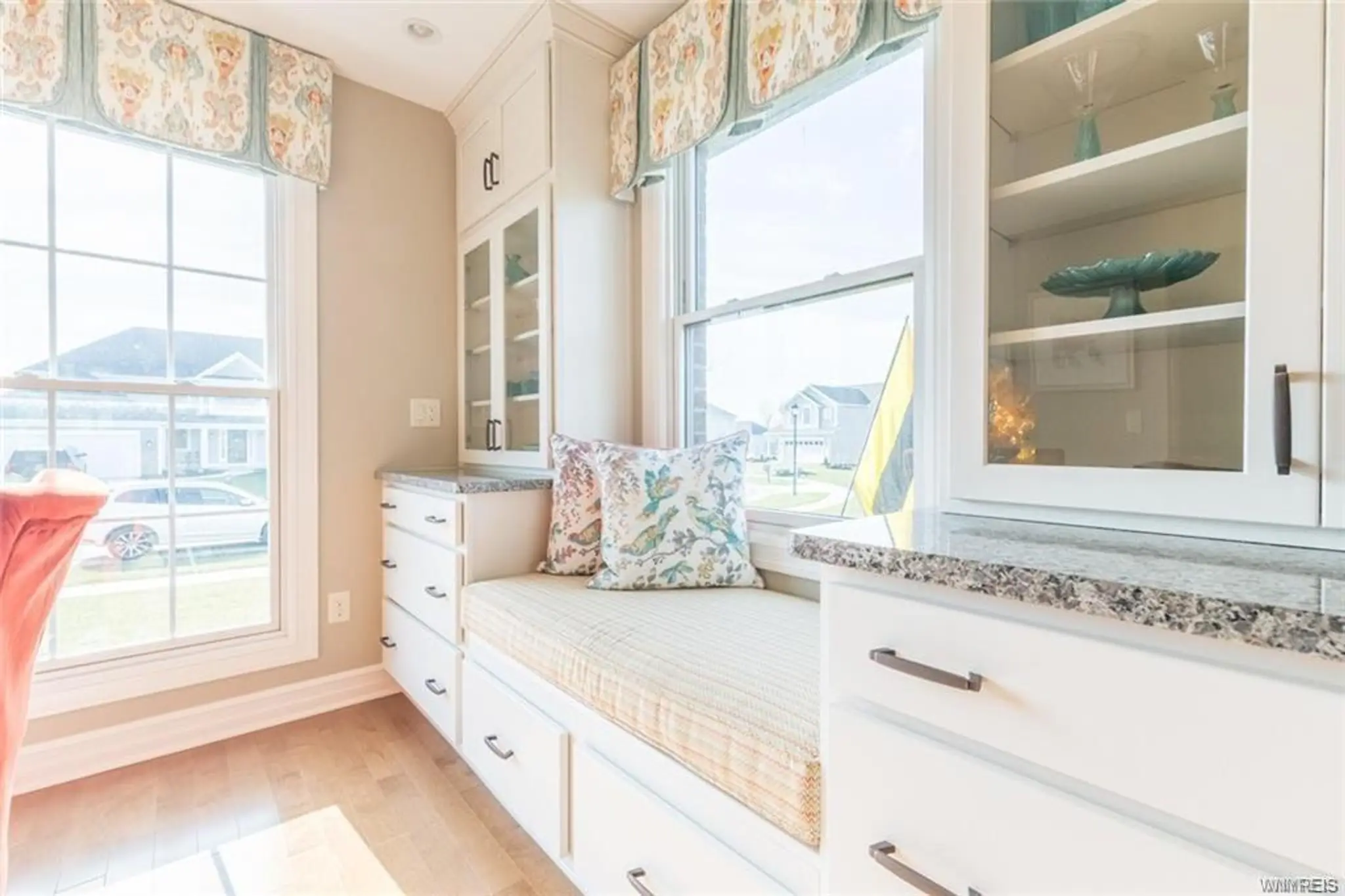 Avalon - Interior Photo 5