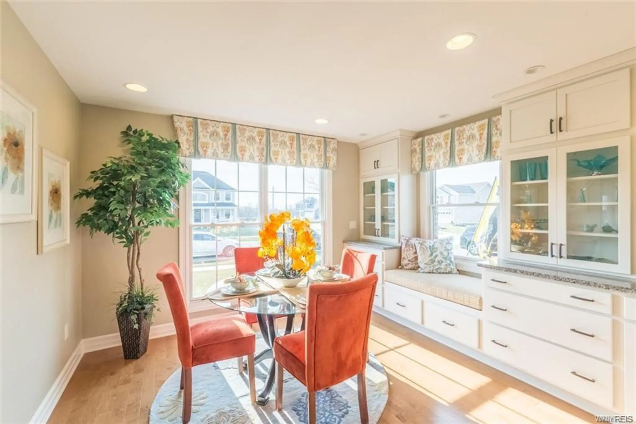 Avalon - Interior Photo 4