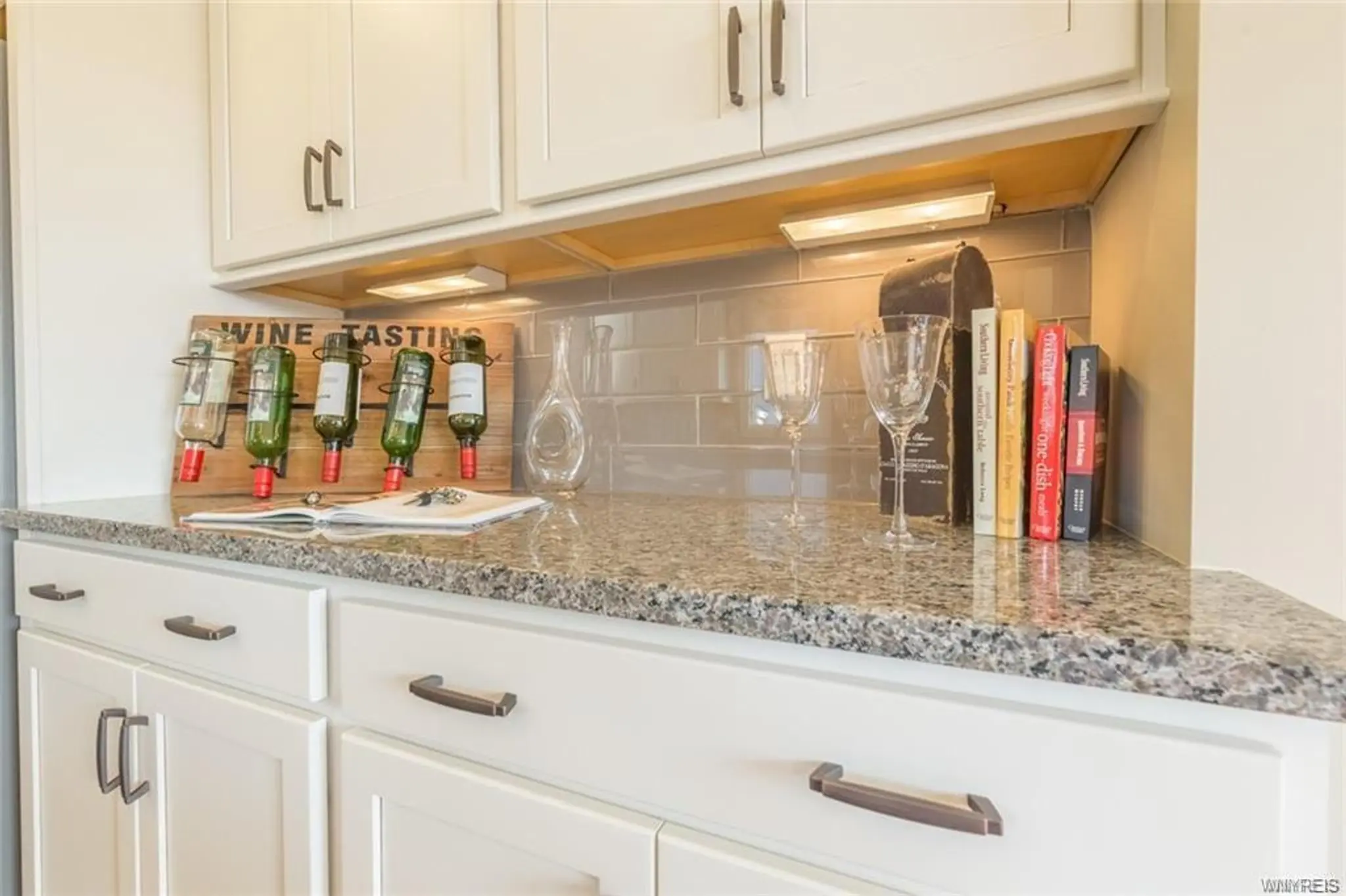 Avalon - Interior Photo 8