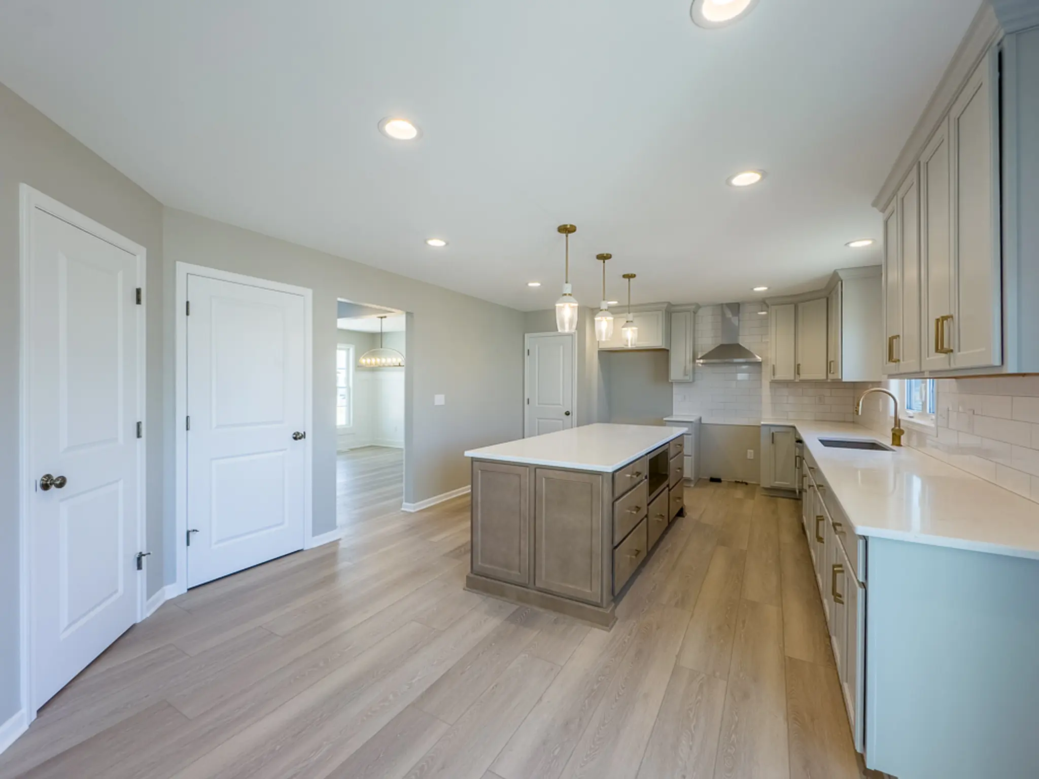 Advantage IX - Interior Photo 9