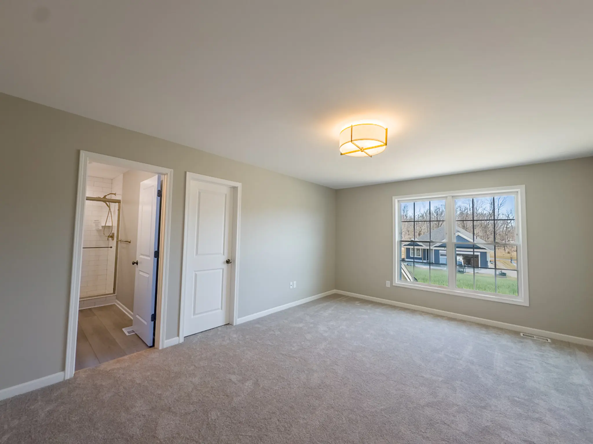 Advantage IX - Interior Photo 11