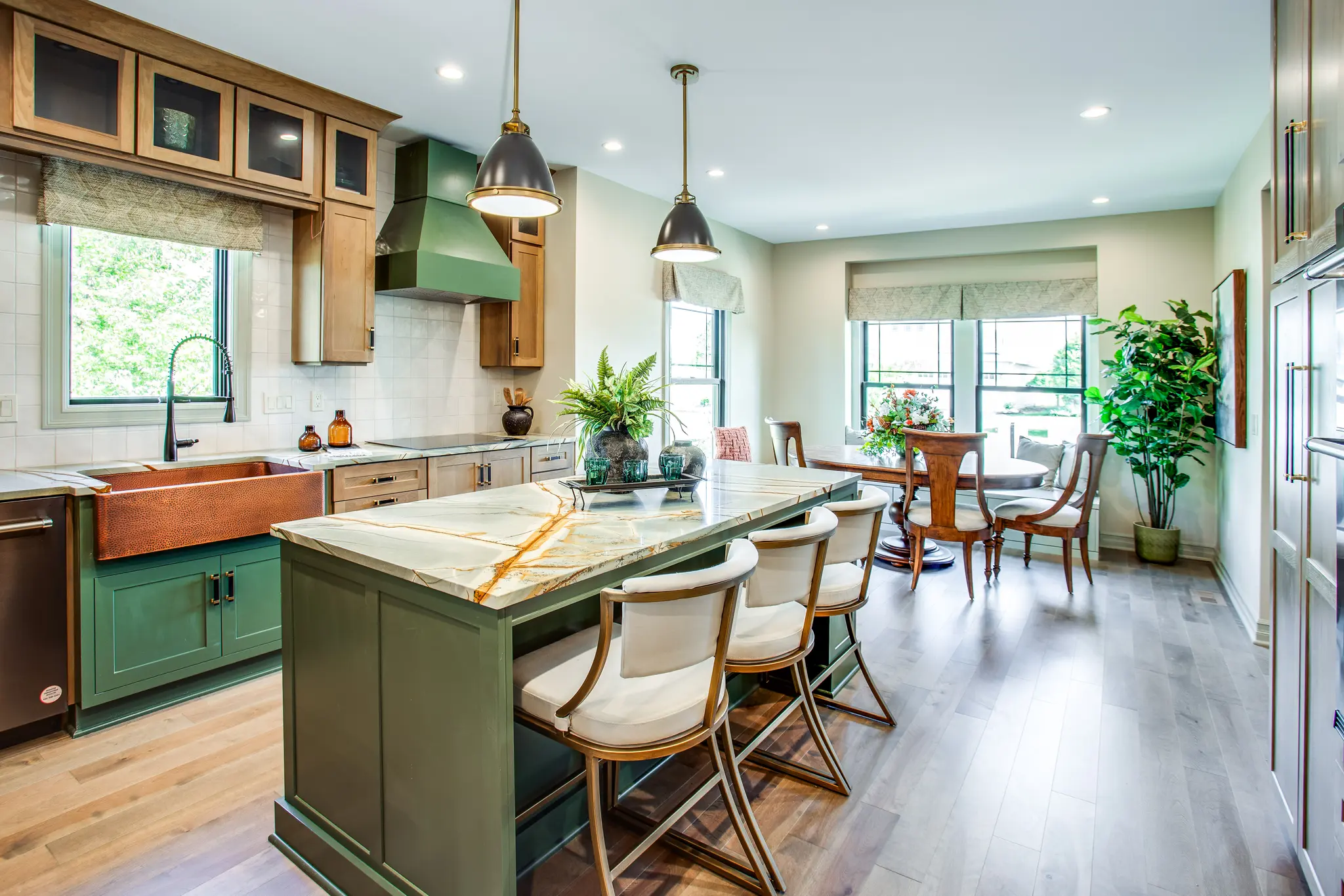 Avalon Manor - Interior Photo 4