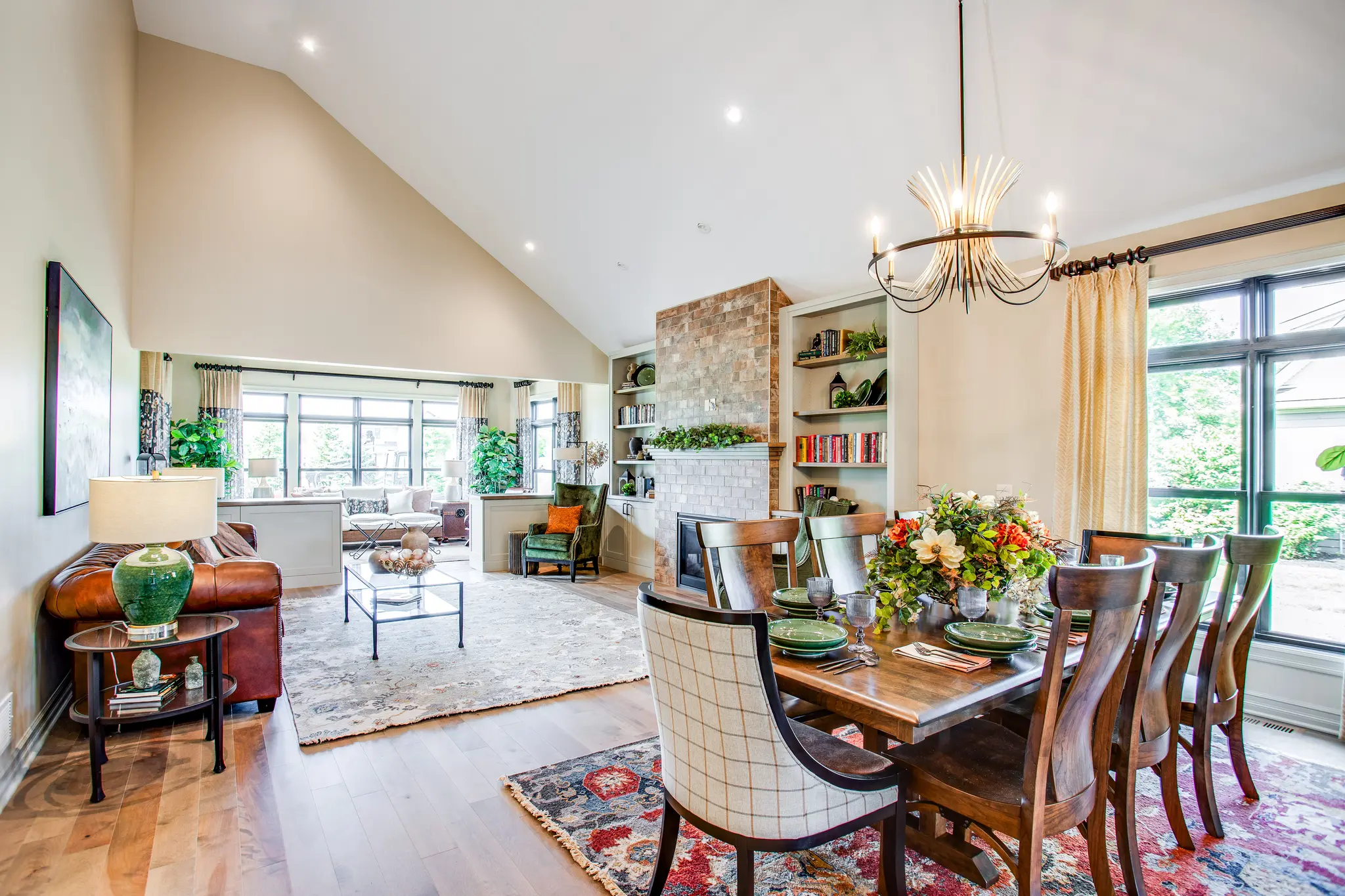 Avalon Manor - Interior Photo 7