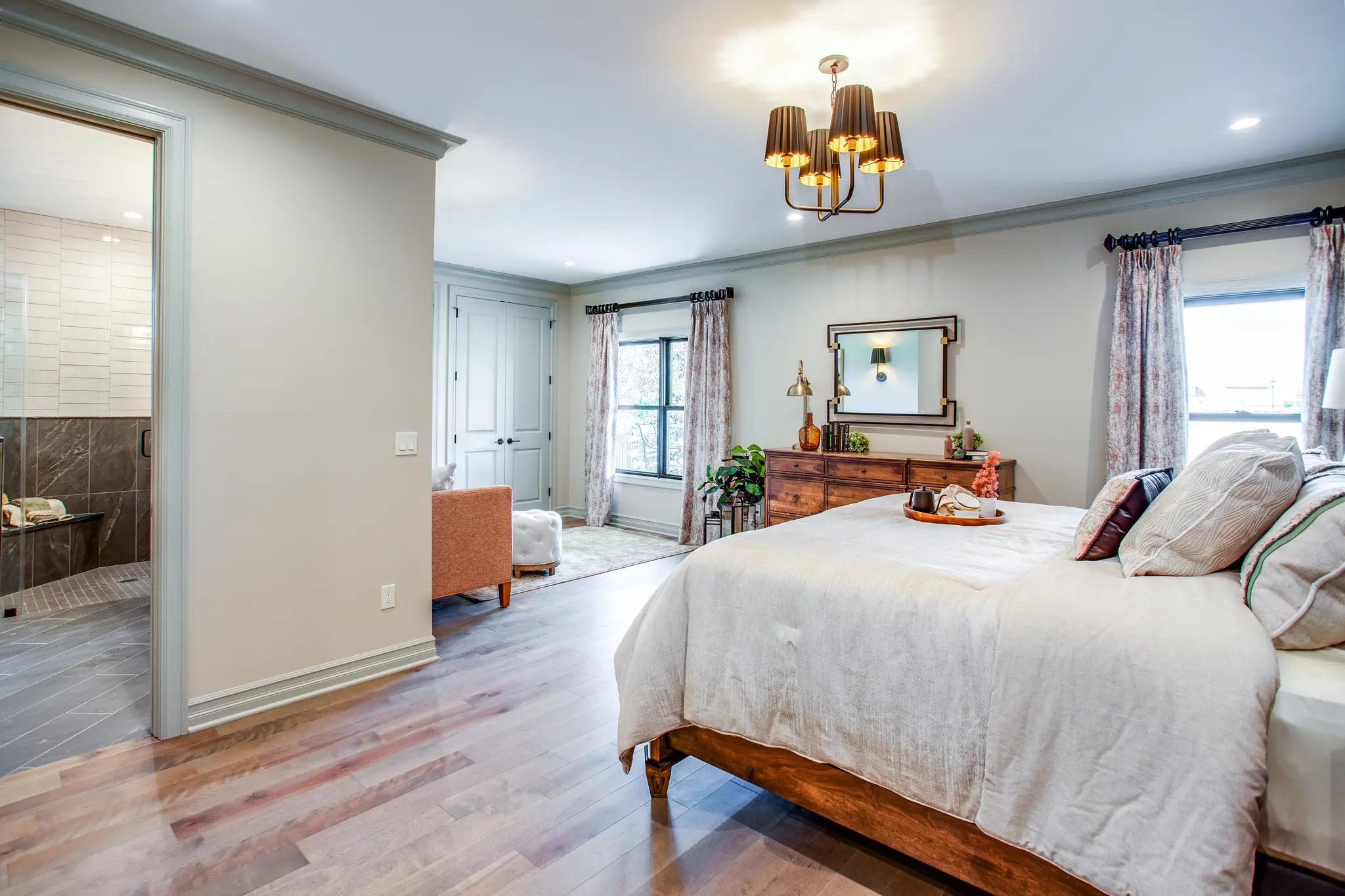 Avalon Manor - Interior Photo 13