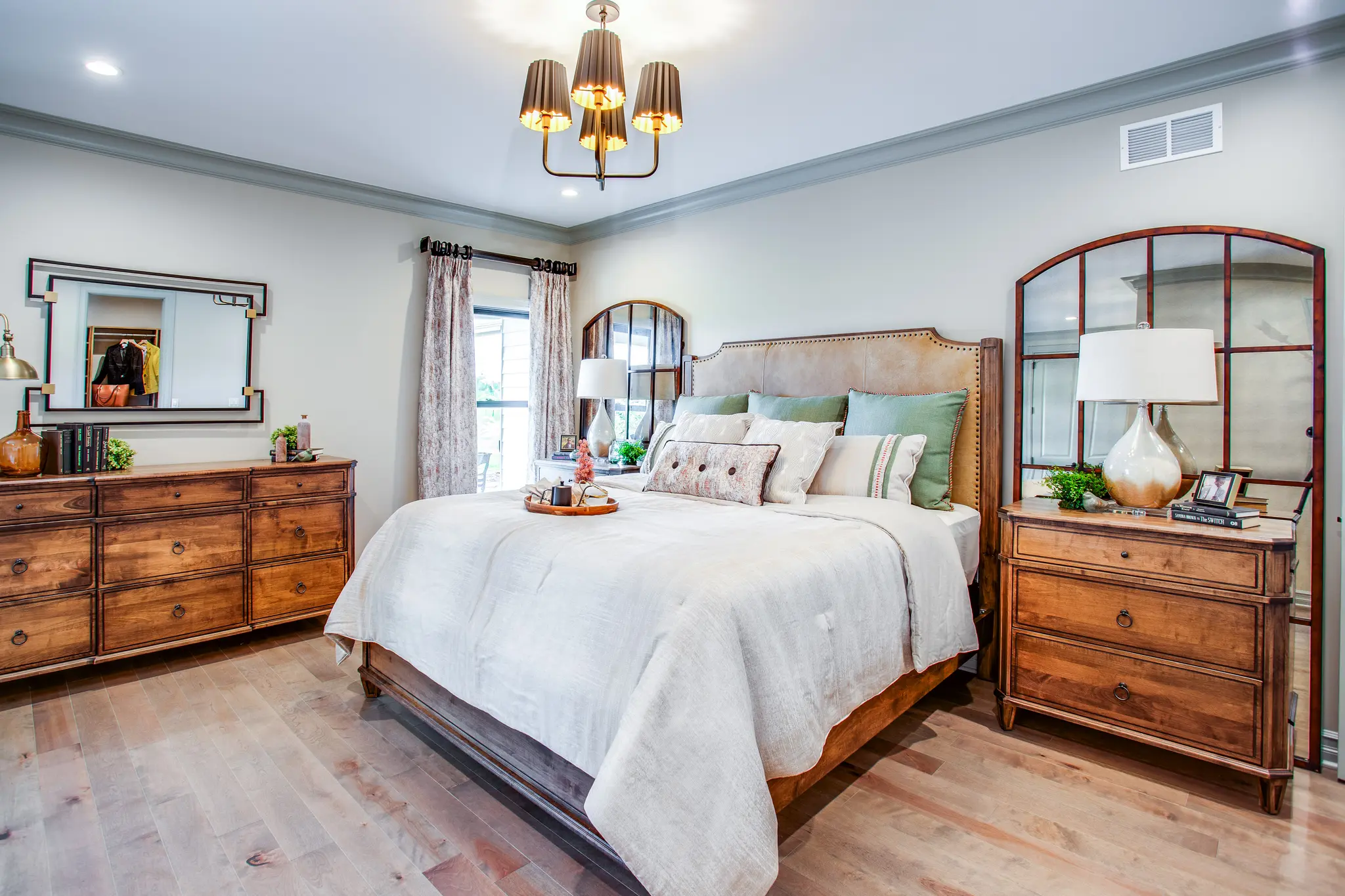 Avalon Manor - Interior Photo 14