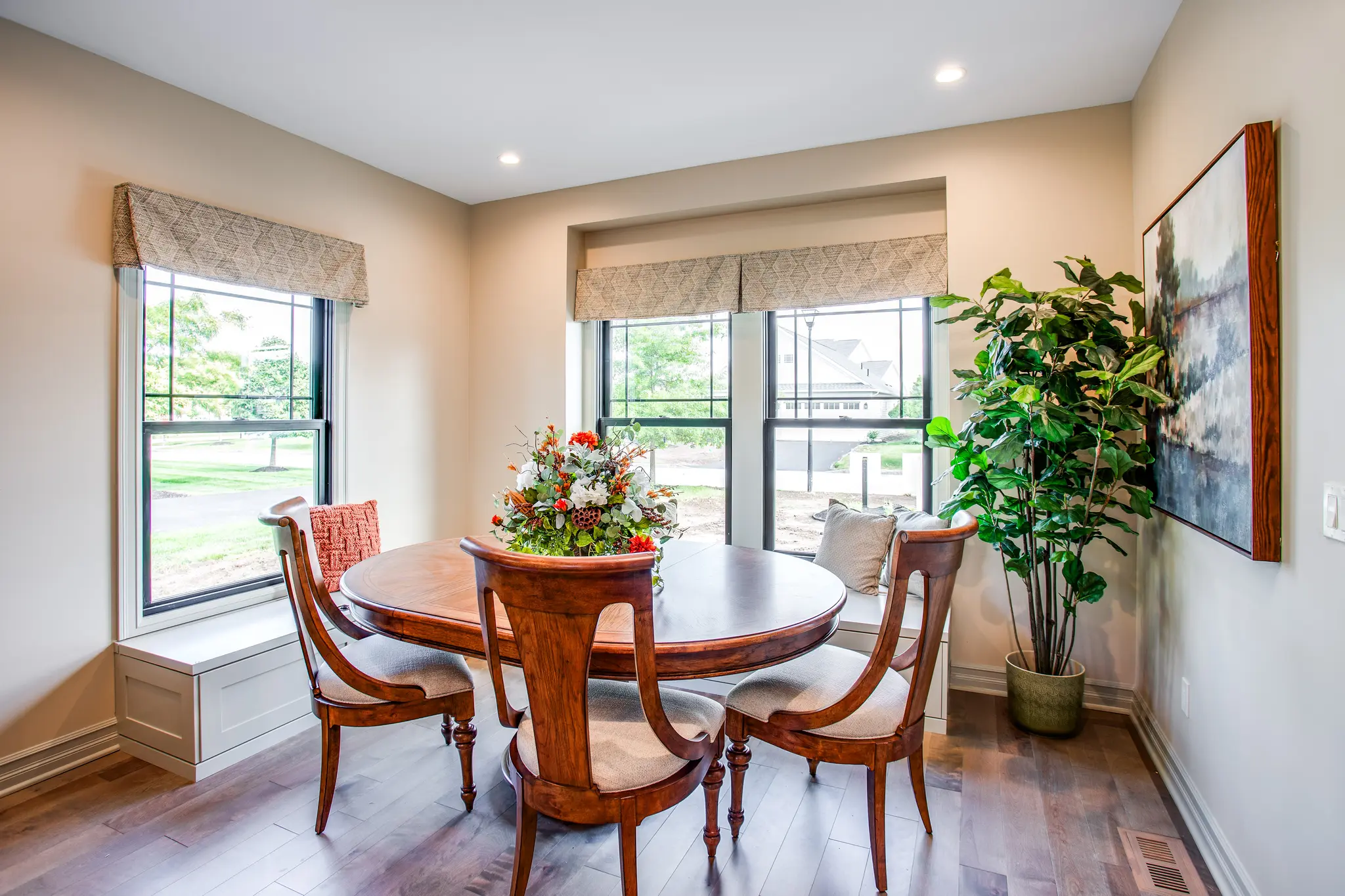 Avalon Manor - Interior Photo 6