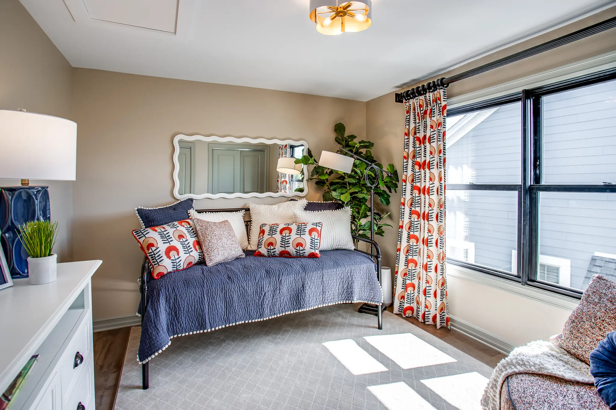 Avalon Manor - Interior Photo 19