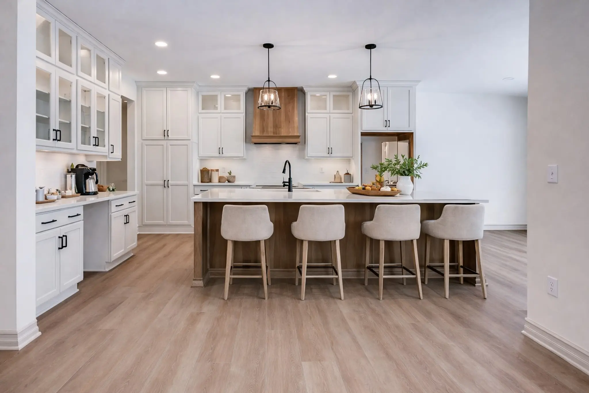 Elite XII - Interior Photo 6