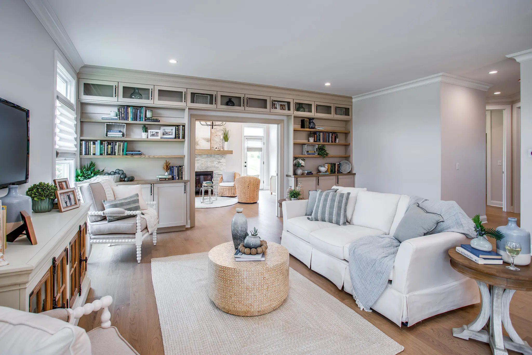 Patio B Manor - Interior Photo 6