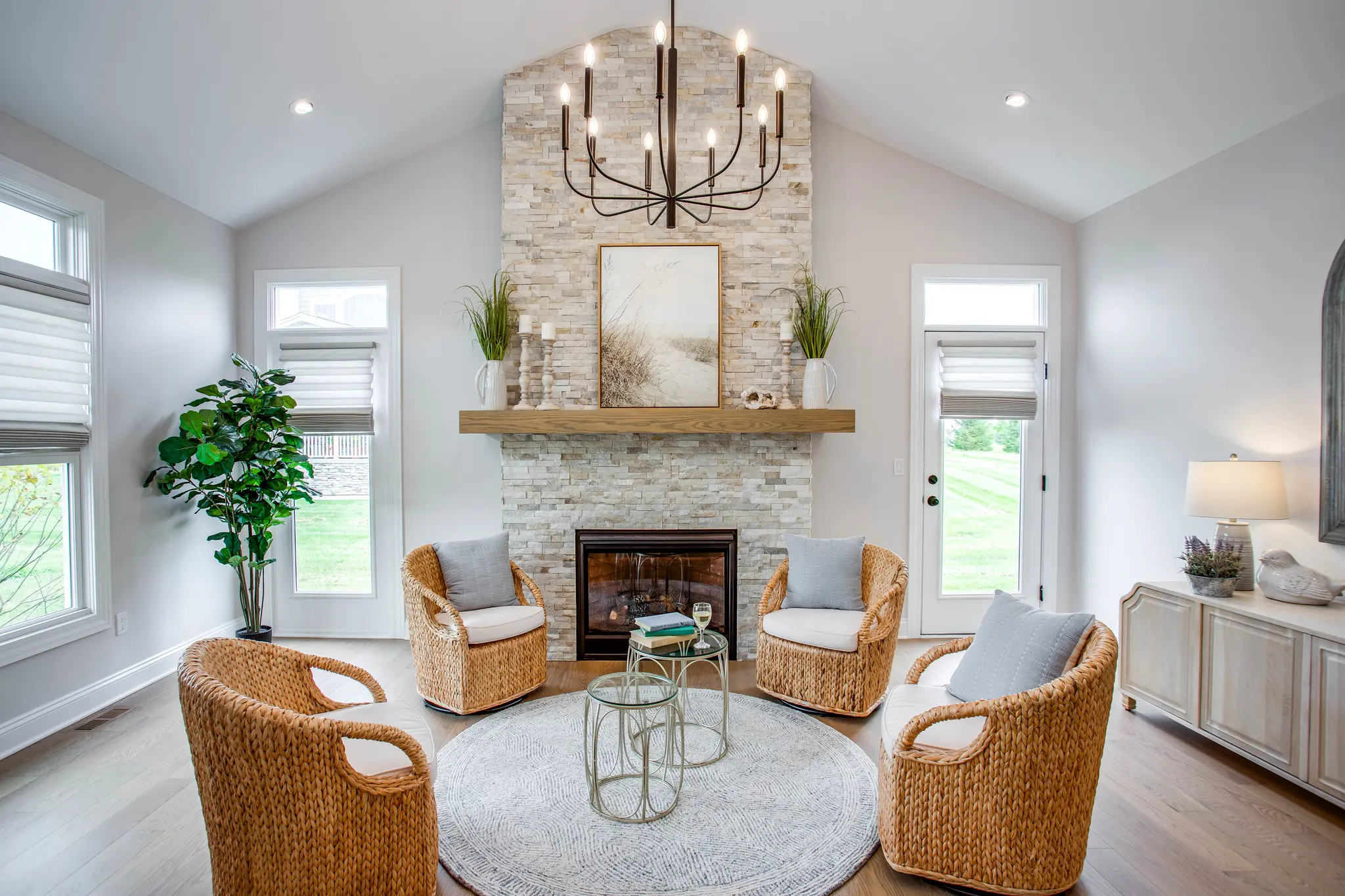 Patio B Manor - Interior Photo 4