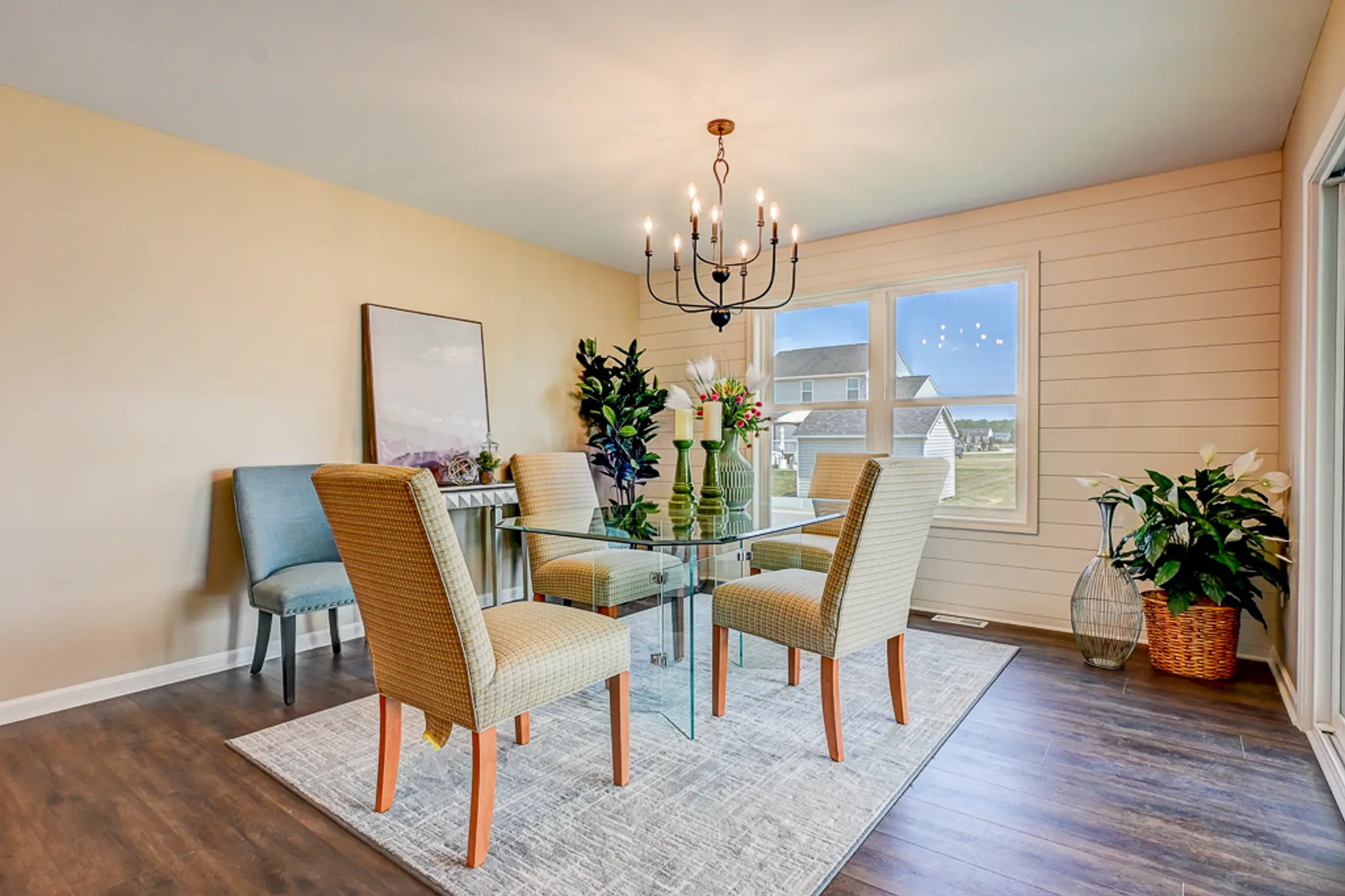 Discovery X - Interior Photo 5