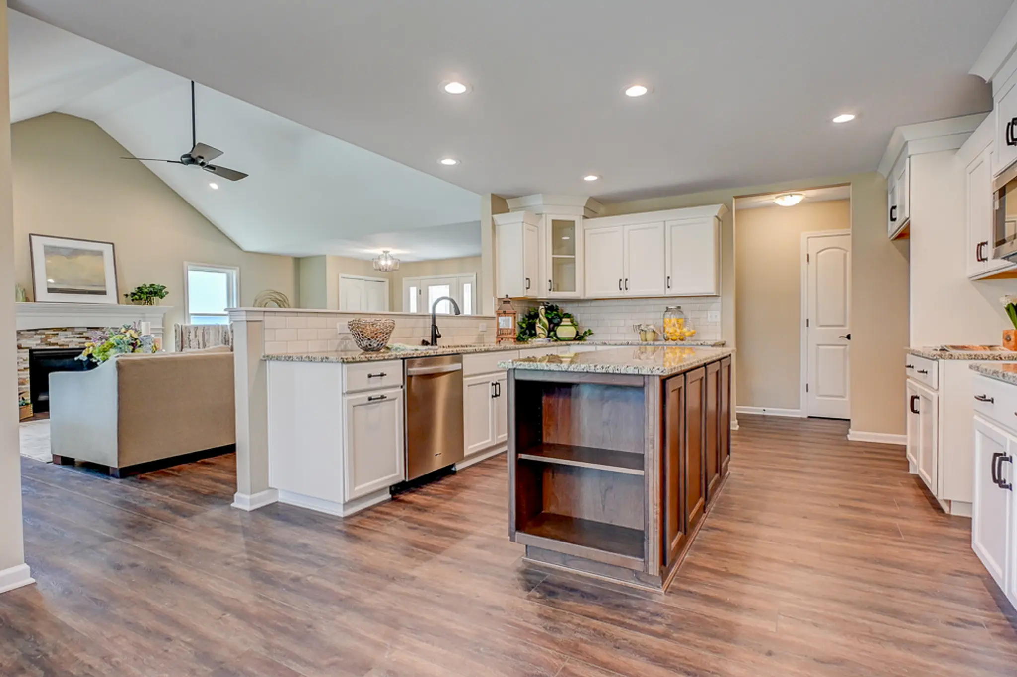 Discovery X - Interior Photo 2