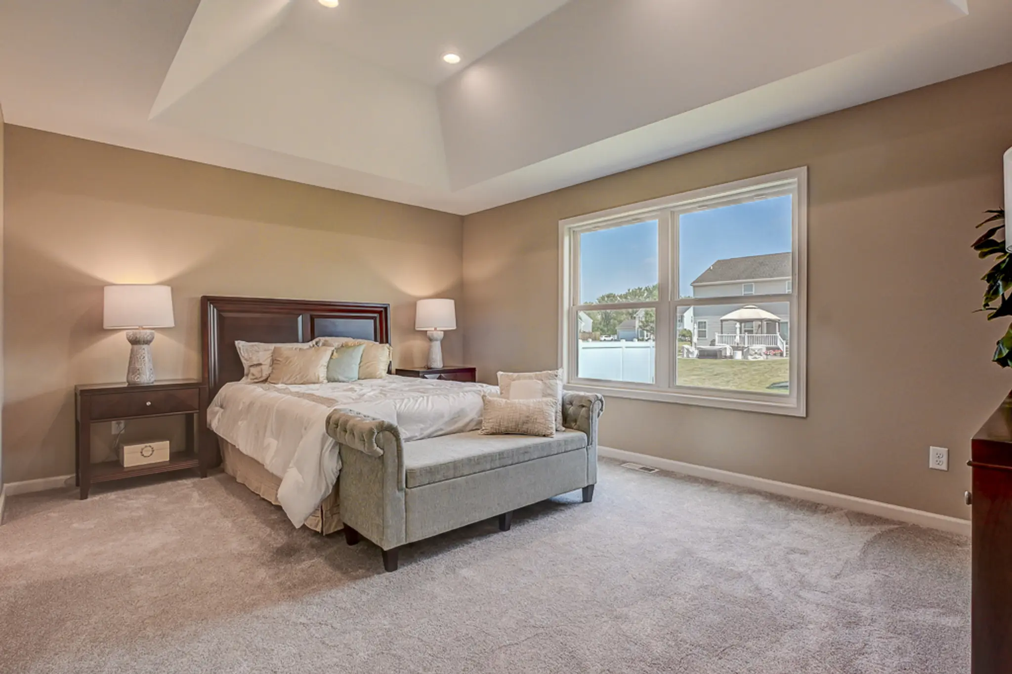 Discovery X - Interior Photo 12