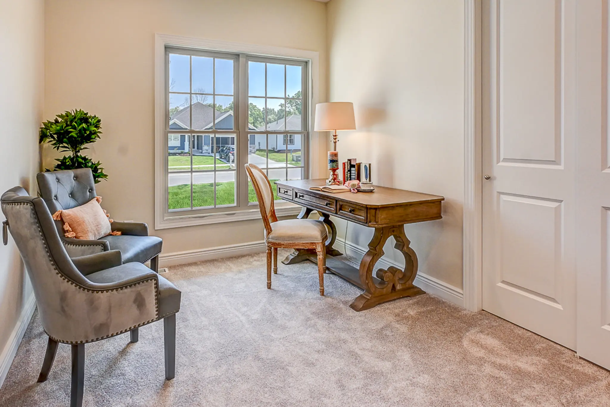 Discovery II - Interior Photo 12