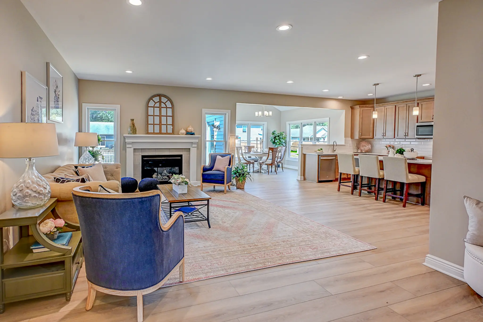 Discovery II - Interior Photo 5