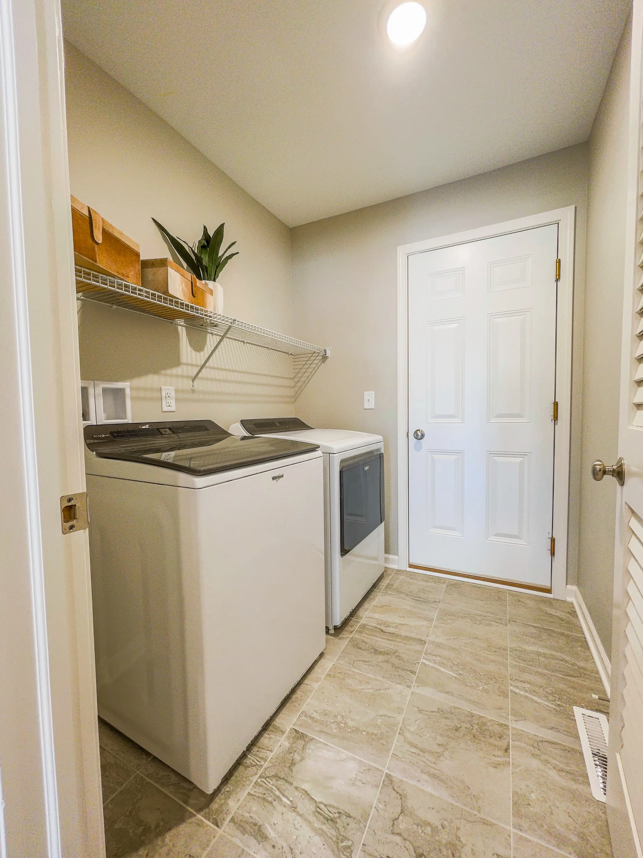 Cambridge - Interior Photo 10