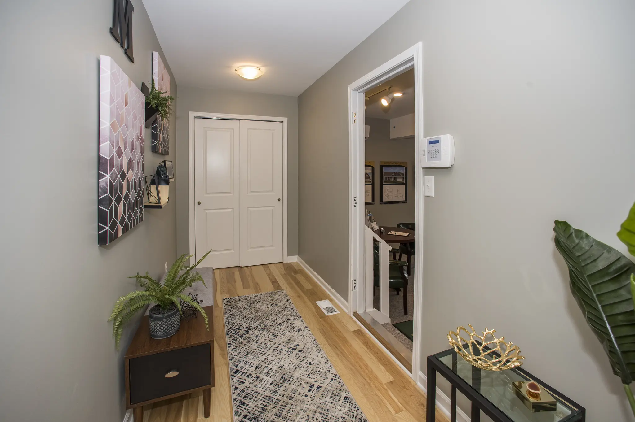 Discovery XI - Interior Photo 8