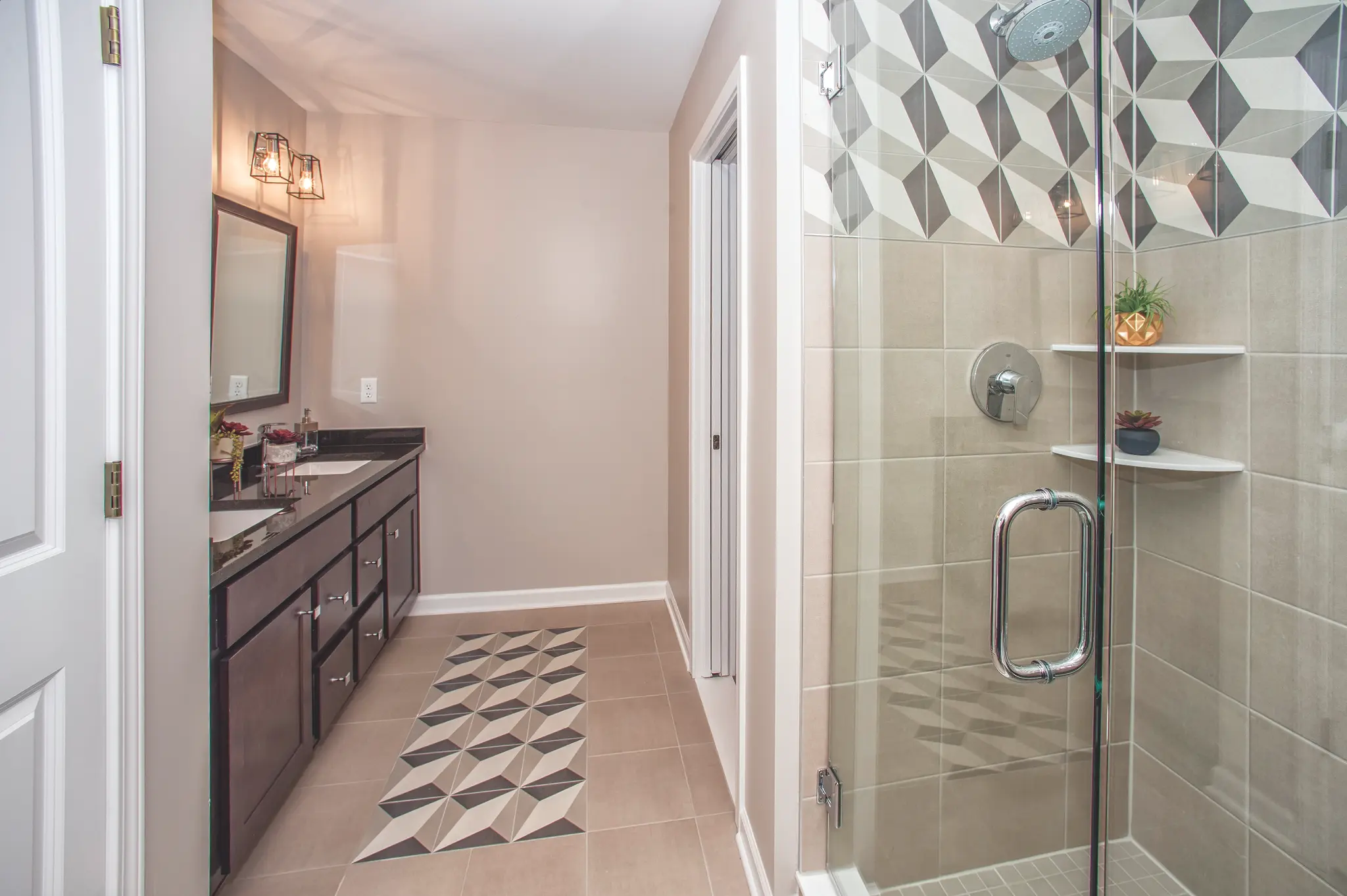 Discovery XI - Interior Photo 12