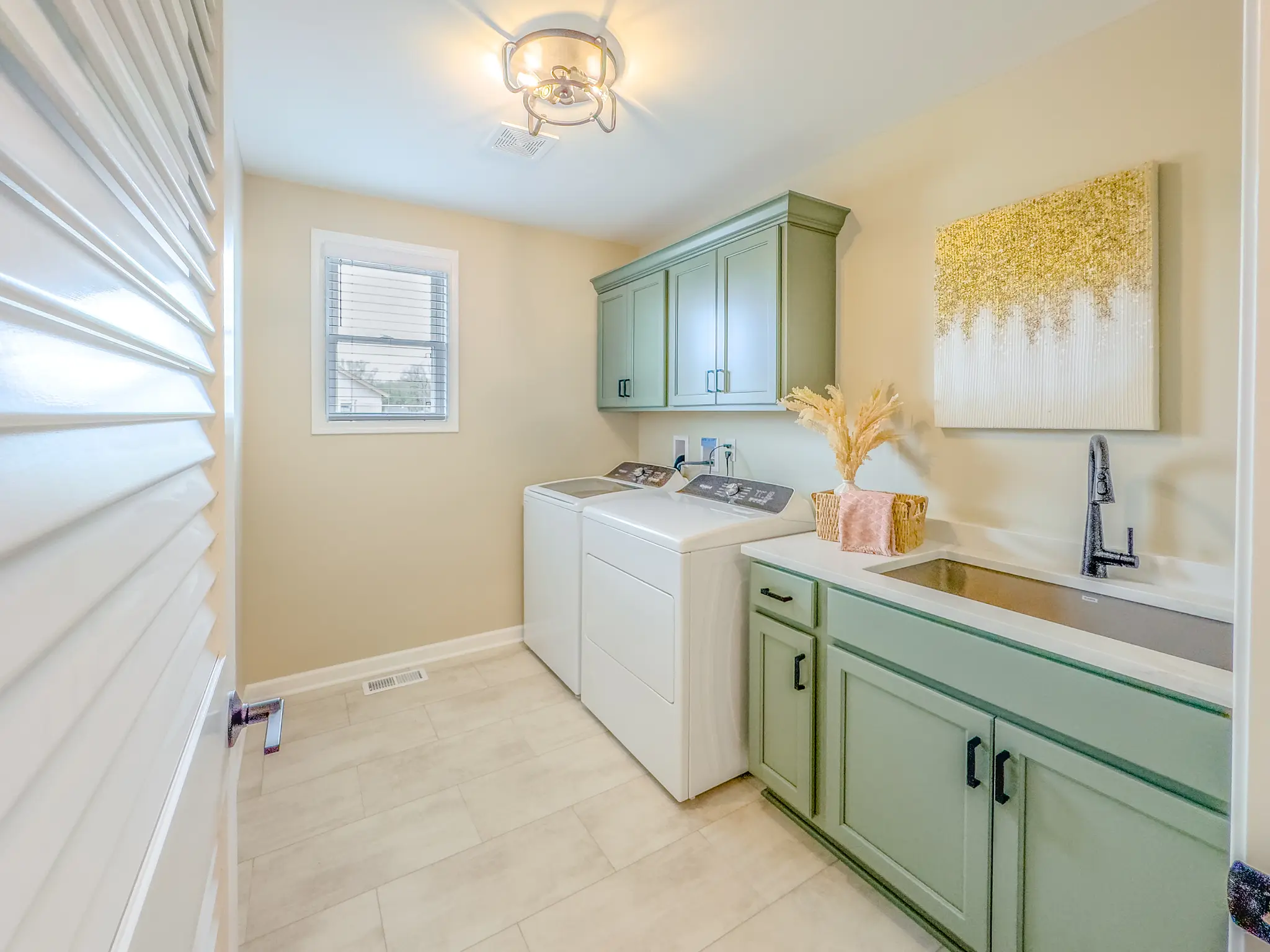 Advantage XI - Interior Photo 16