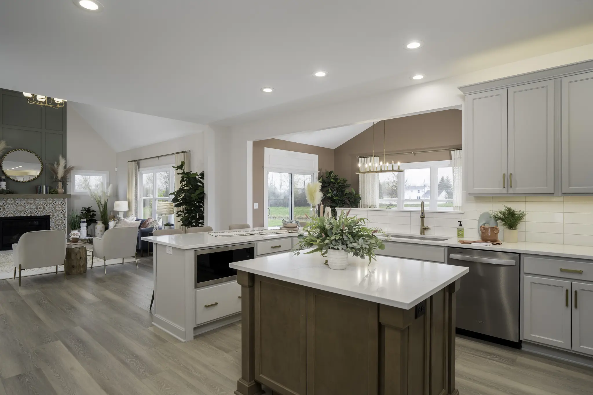 Advantage XII - Interior Photo 6